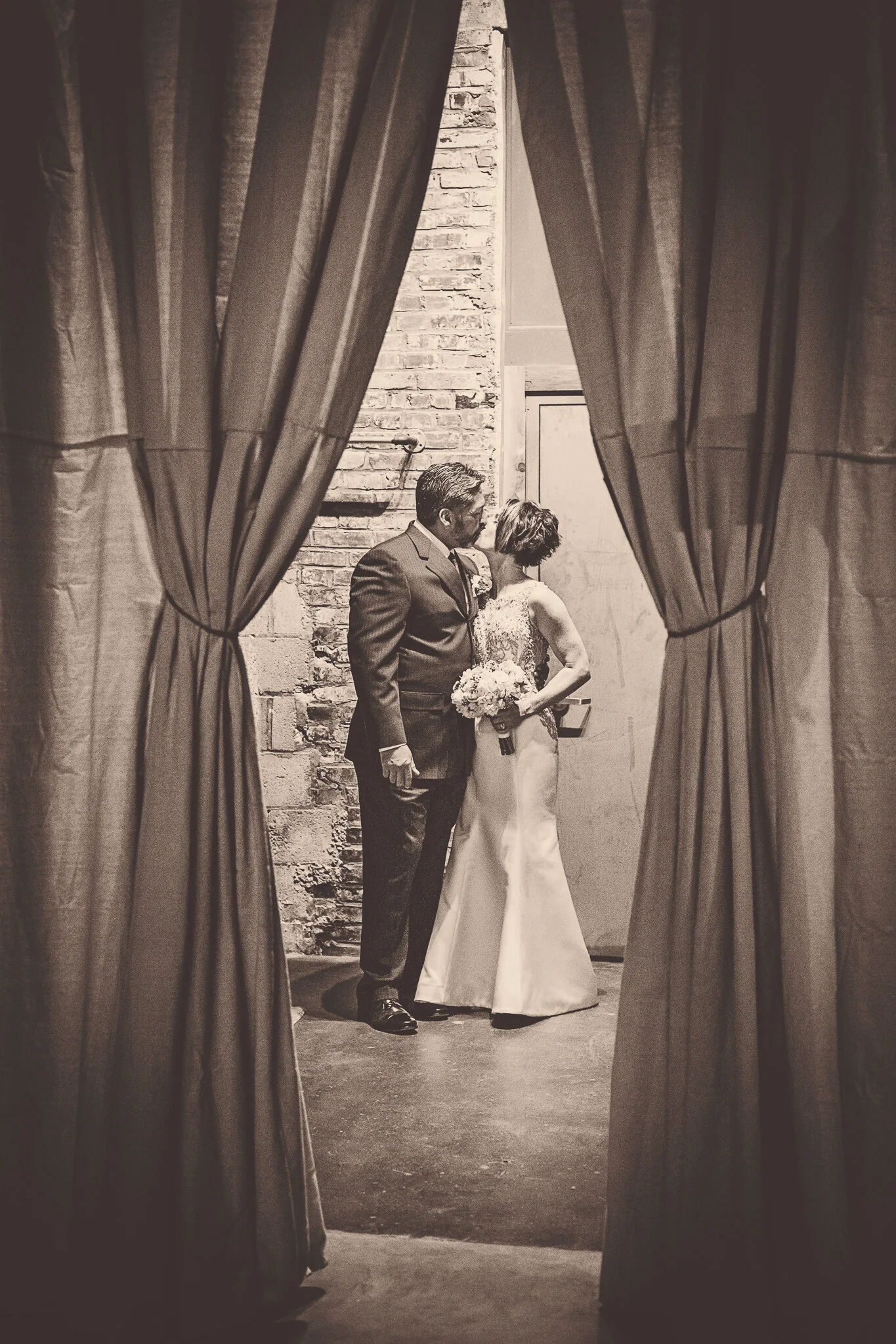 Maggie-Gulling-Des Moines-Iowa's-Best-Wedding-Photographer-and-Friend-For-Life-Raf&Sarah.jpg