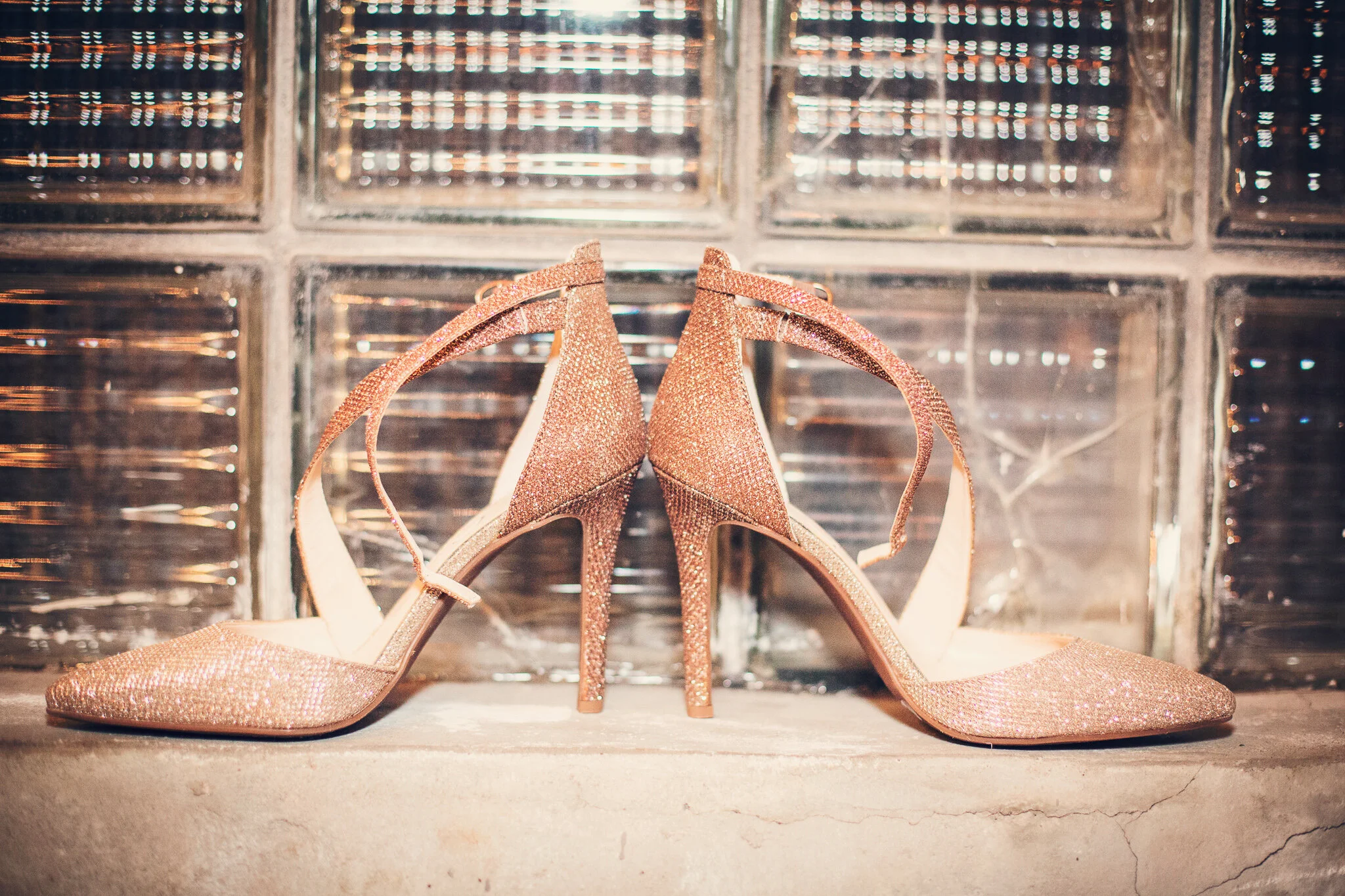 Maggie-Gulling-Des Moines-Iowa's-Best-Wedding-Photographer-and-Friend-For-Life-Raf&Sarah-016b.jpg