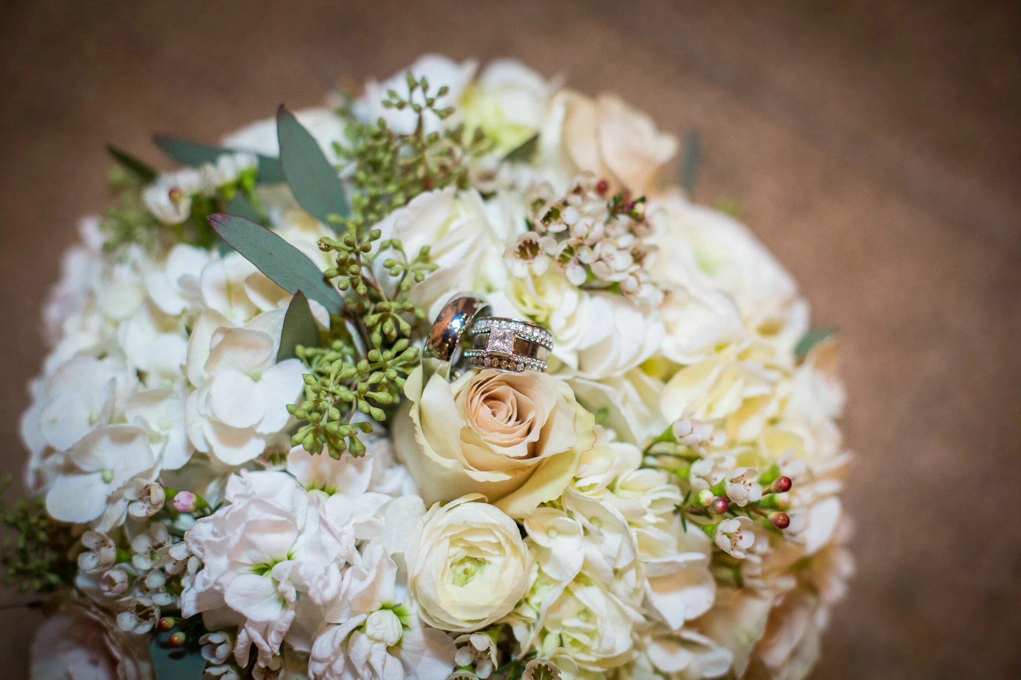 Maggie-Gulling-Des Moines-Iowa's-Best-Wedding-Photographer-and-Friend-For-Life-Raf&Sarah-023.jpg