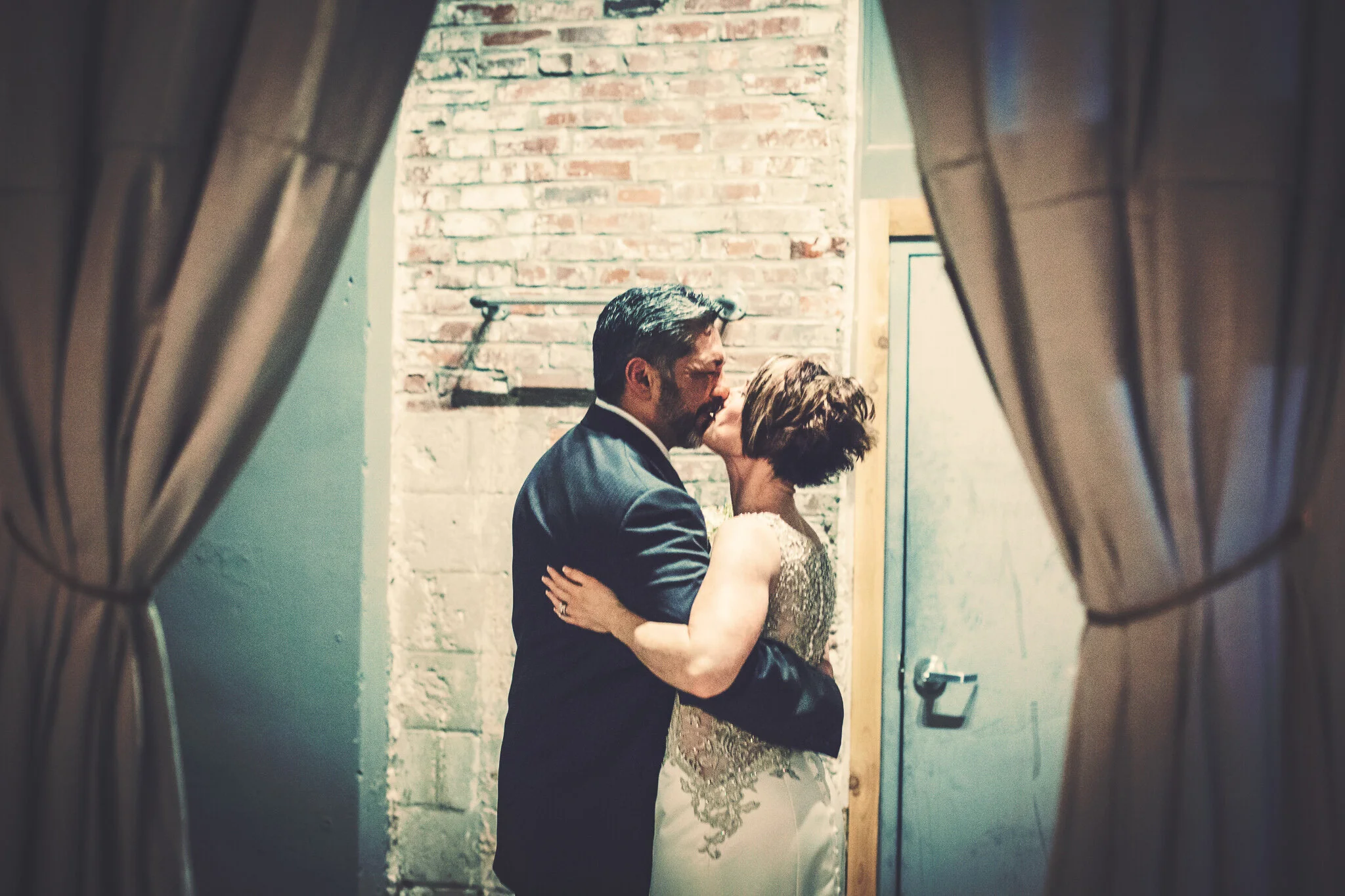 Maggie-Gulling-Des Moines-Iowa's-Best-Wedding-Photographer-and-Friend-For-Life-Raf&Sarah-060b.jpg