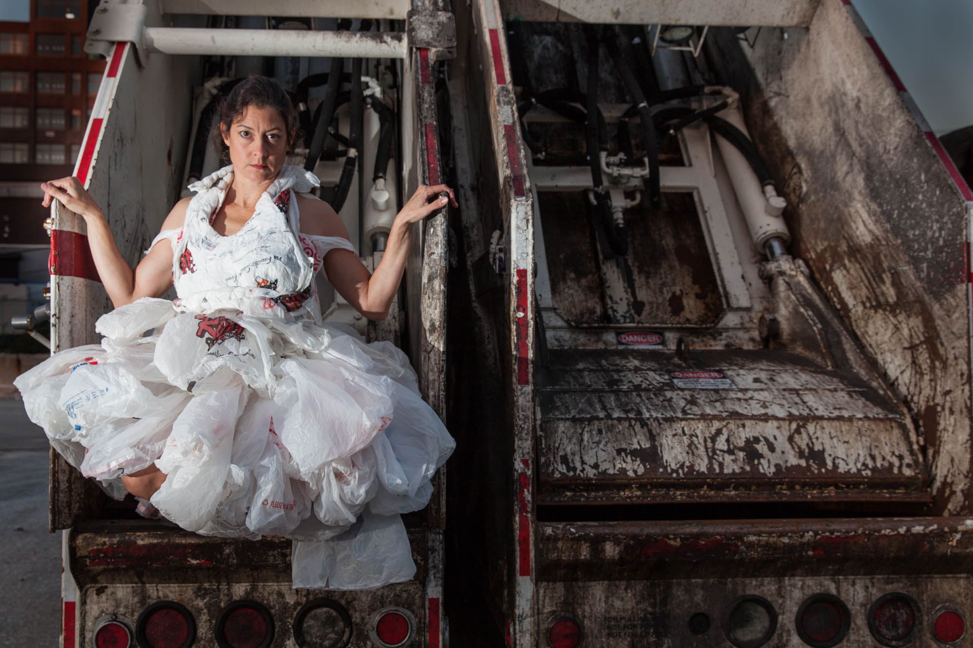 Waste Side Story: Dual Bin Collection Truck