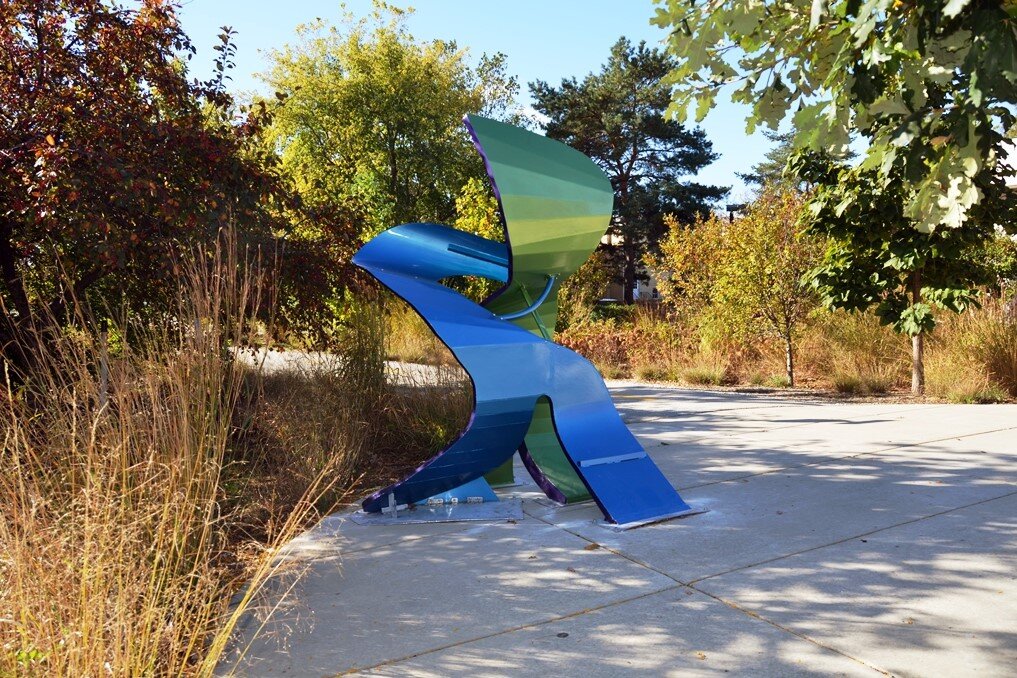 <span style="font-weight:bold"><p style="font-size:20px">Entwinement II Sculpture</p></span>Skokie, Illinois
