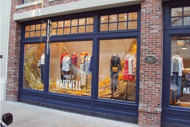 <span style="font-weight:bold"><p style="font-size:20px">Madewell Facade</p></span>Chicago, Illinois