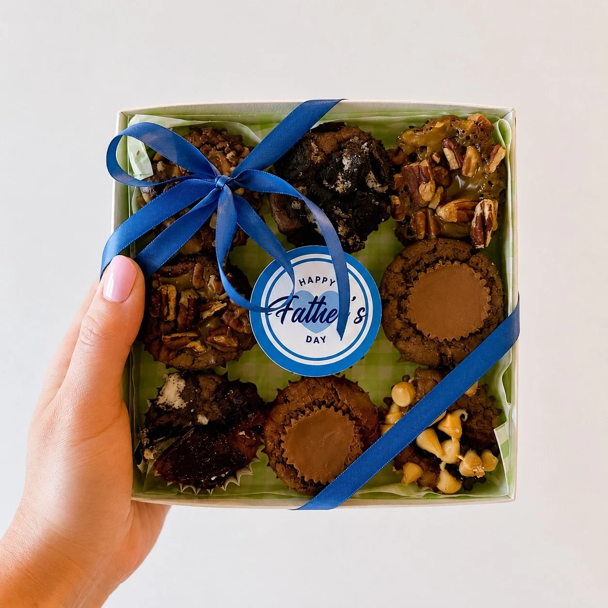 DAD&rsquo;S BROWNIE BITE FLIGHT 🍫 Father&rsquo;s Day Pre-Orders are Open!

9 decadent brownie bites featuring six crowd-favorite flavors:

🤎 Fudge
🤍 White Chocolate
🖤 Oreo
🍯 Toffee Crunch
🍮 Turtle
🥜 Peanut Butter Cup

Link in bio to order (and