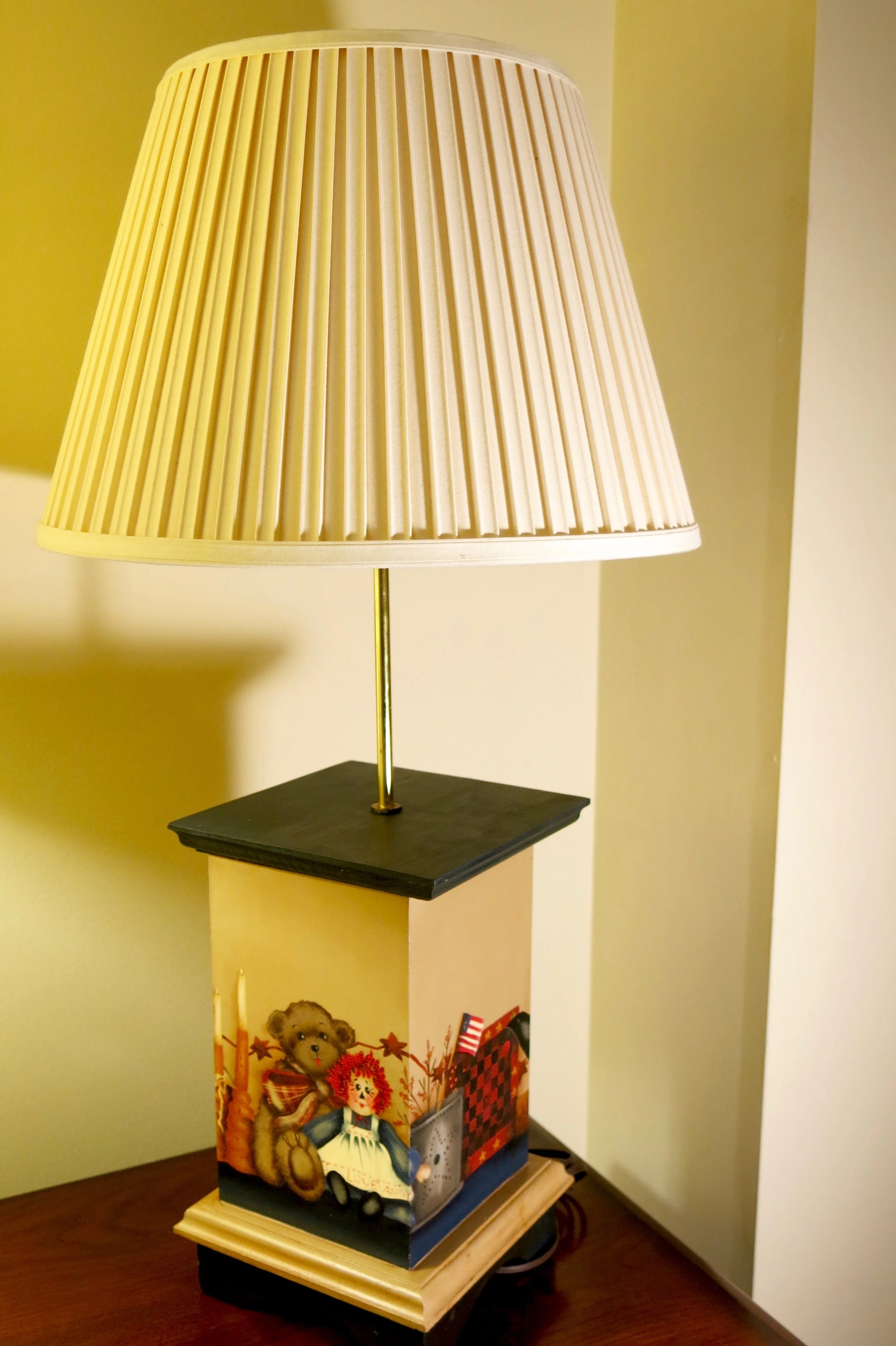 Wooden TaBle lamp with shade