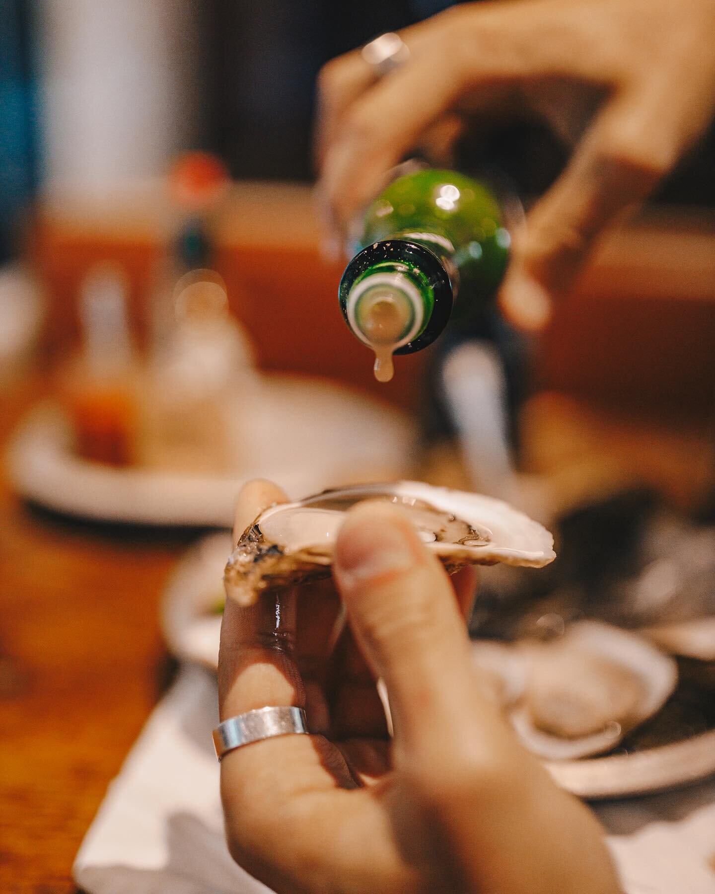 Celebrate the weekend with fresh oysters this evening 🦪🍷