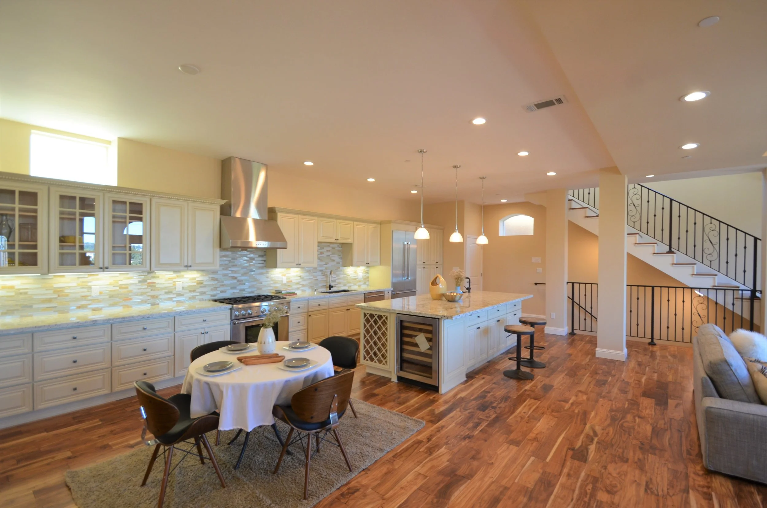 Chea_Interior_2.jpg