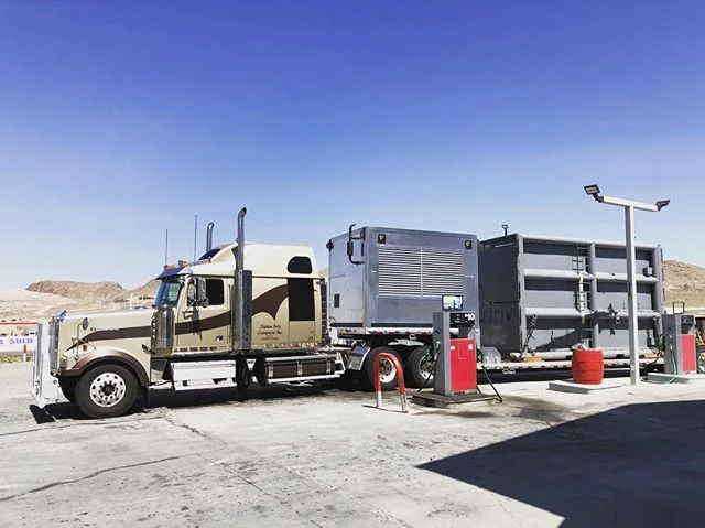 Pretty cool to meet this rig and trucker in Tonopah, Nevada. He had already delivered a new Elephant to the Portland Zoo, from the Albuquerque Zoo. What are he odds we would strike up a convo and learn this !?!? #nevada #tonopahnevada #truckers #port