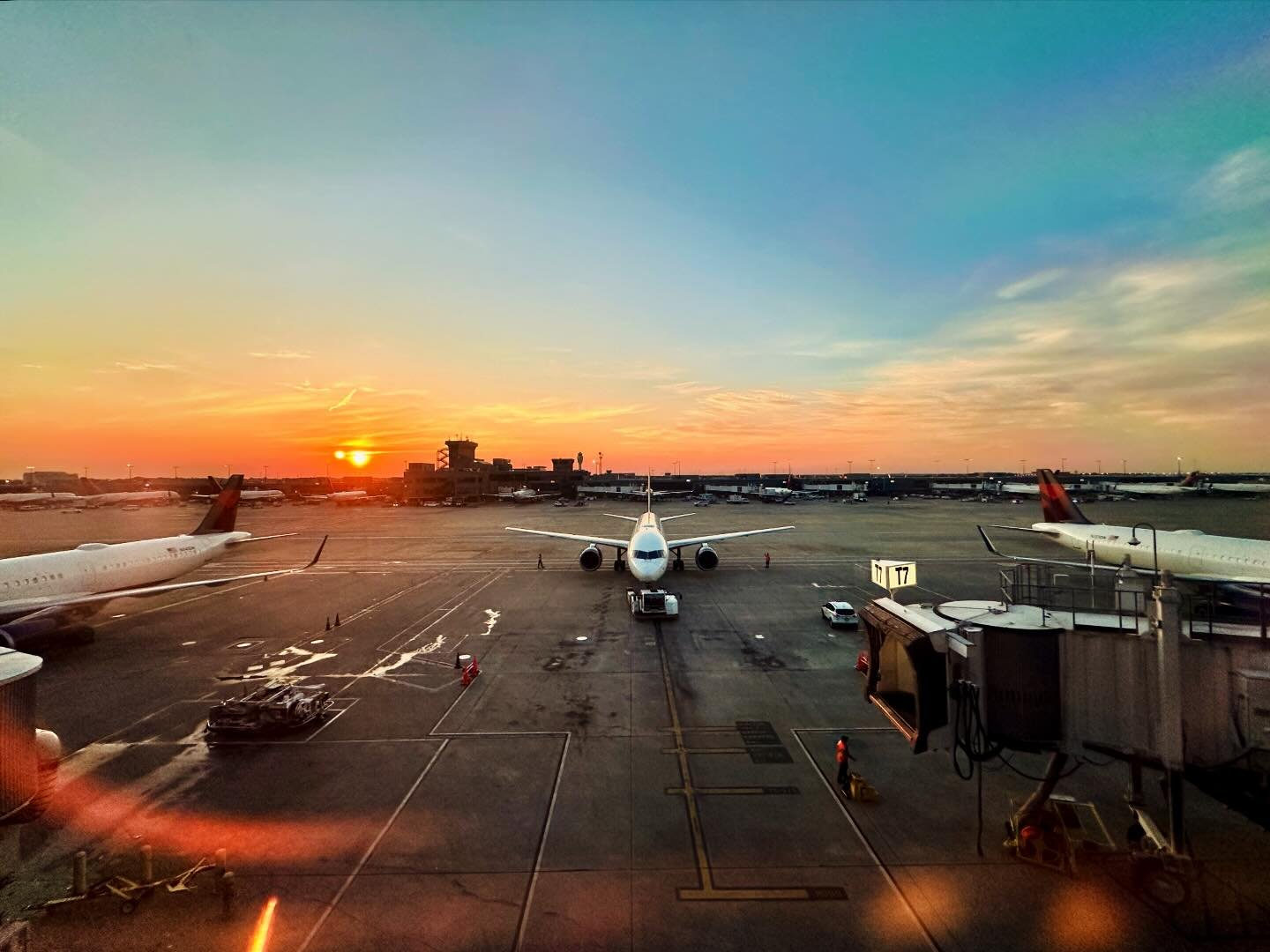 Good morning ATL ☀️ Heading home after two wonderful weeks judging in California 🐴🏆❤️ #delta #horseshowlife #lovemyjob