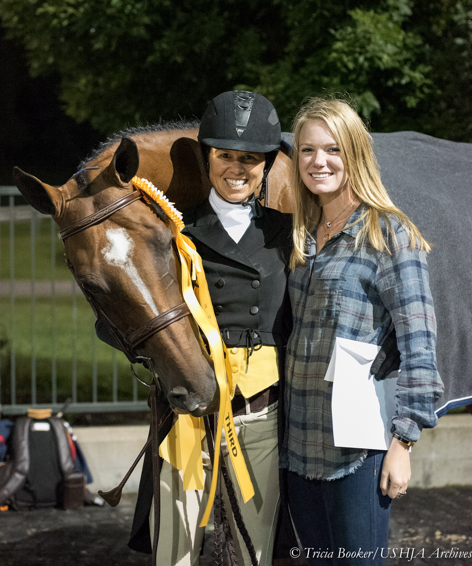 Liza Boyd and Stella Styslinger celebrate O'Ryan's third-placed finish in the USHJA International Hunter Derby Championship