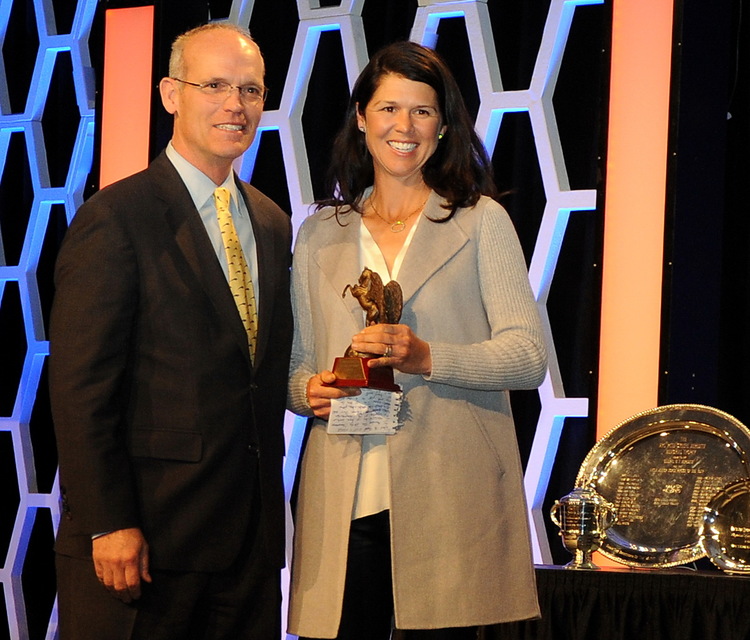 Liza Boyd receiving the USEF Emerson Burr trophy from Bill Moroney.