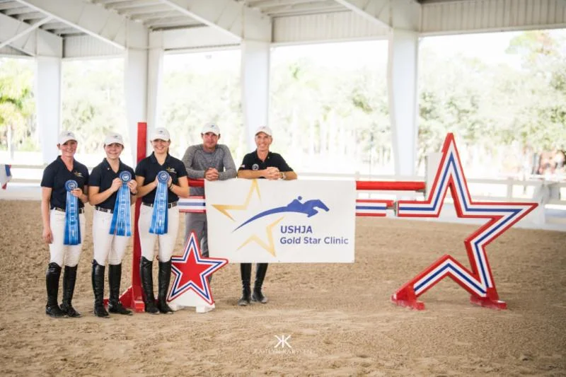 The winning team of Cathleen Driscoll, Cameron Tague and Sydney Stephenson with Chef d’Equipe Hardin Towell and Lead Clinician Richard Spooner. Kaitlyn Karssen/USHJA Photo
