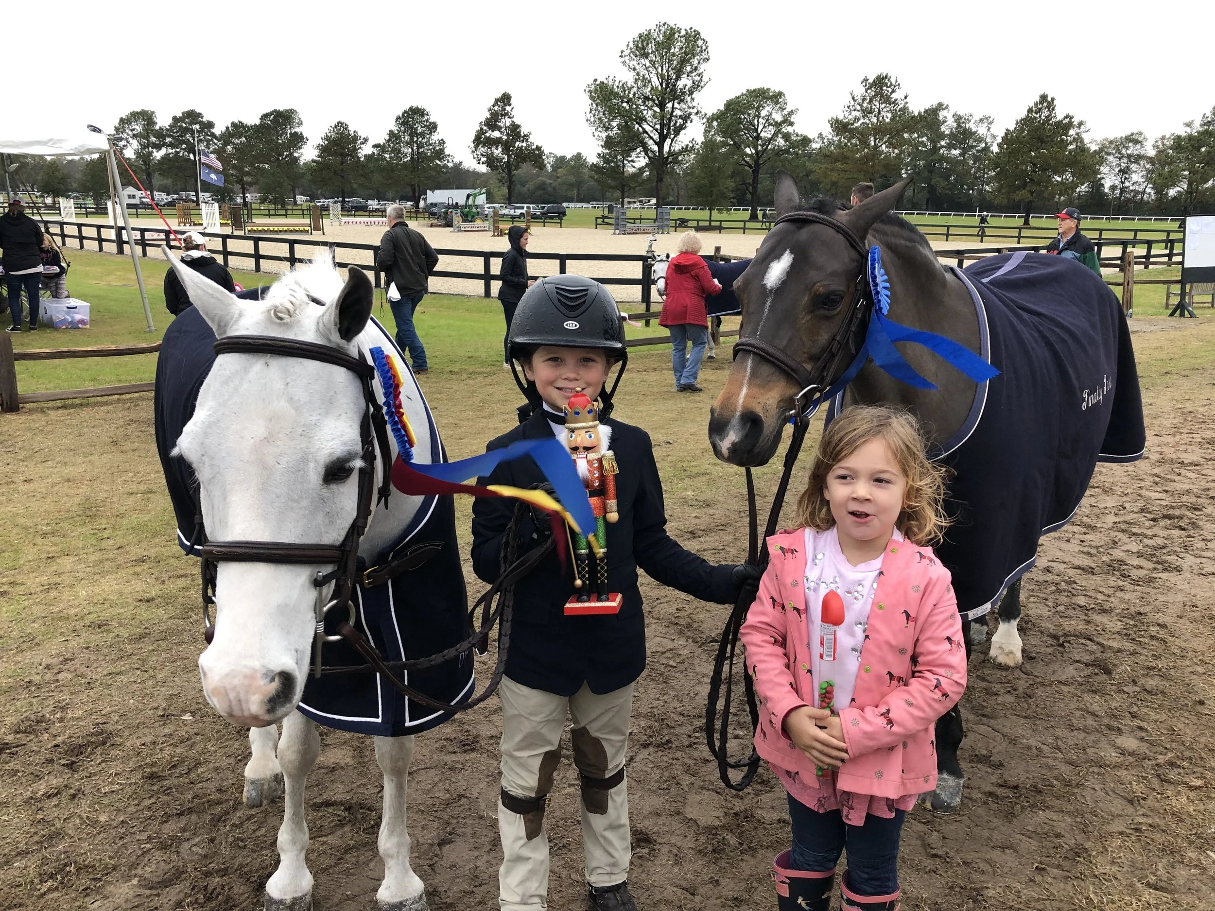 Elle Boyd with little sister Adeline, Blue Moon and Hershey’s Kiss