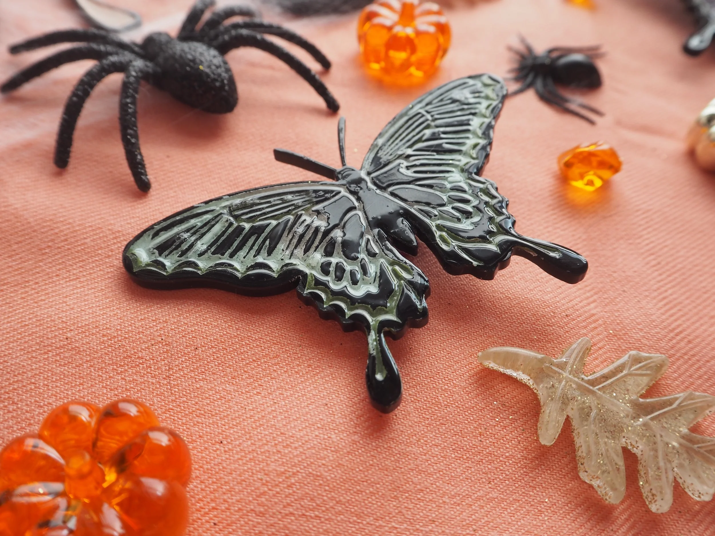 Halloween Pins050151.JPG