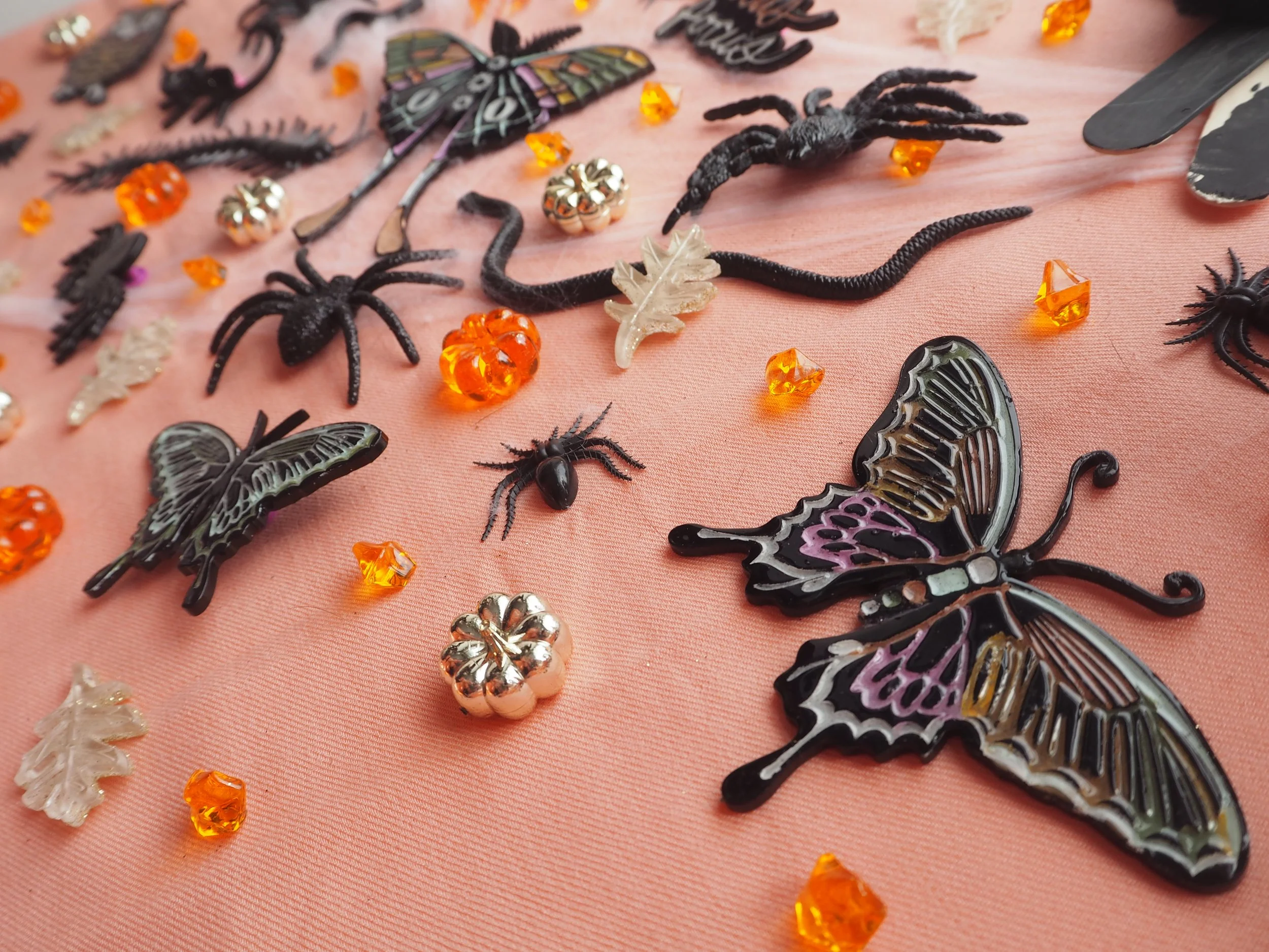 Halloween Pins050121.JPG