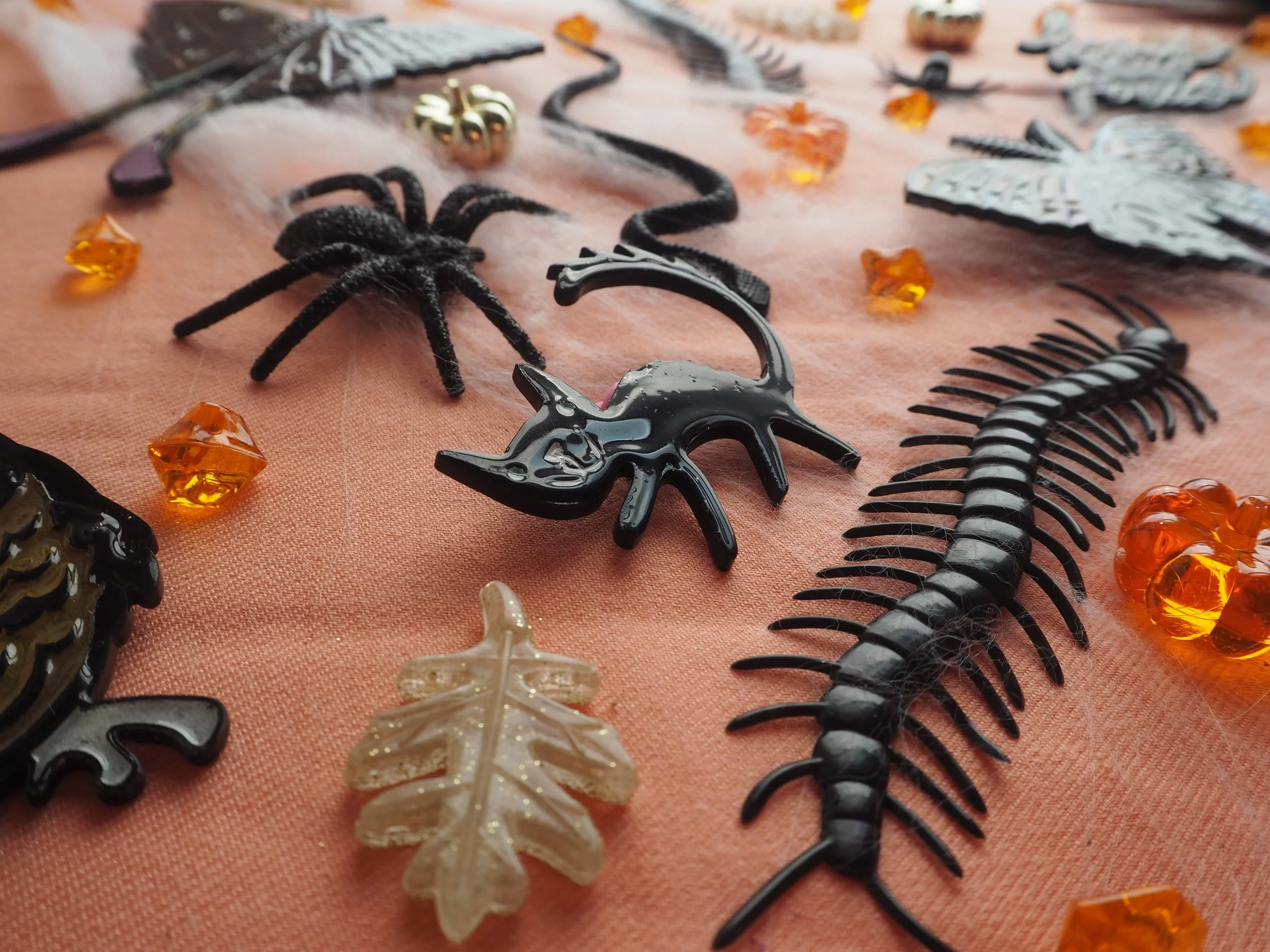 Halloween Pins050154.JPG