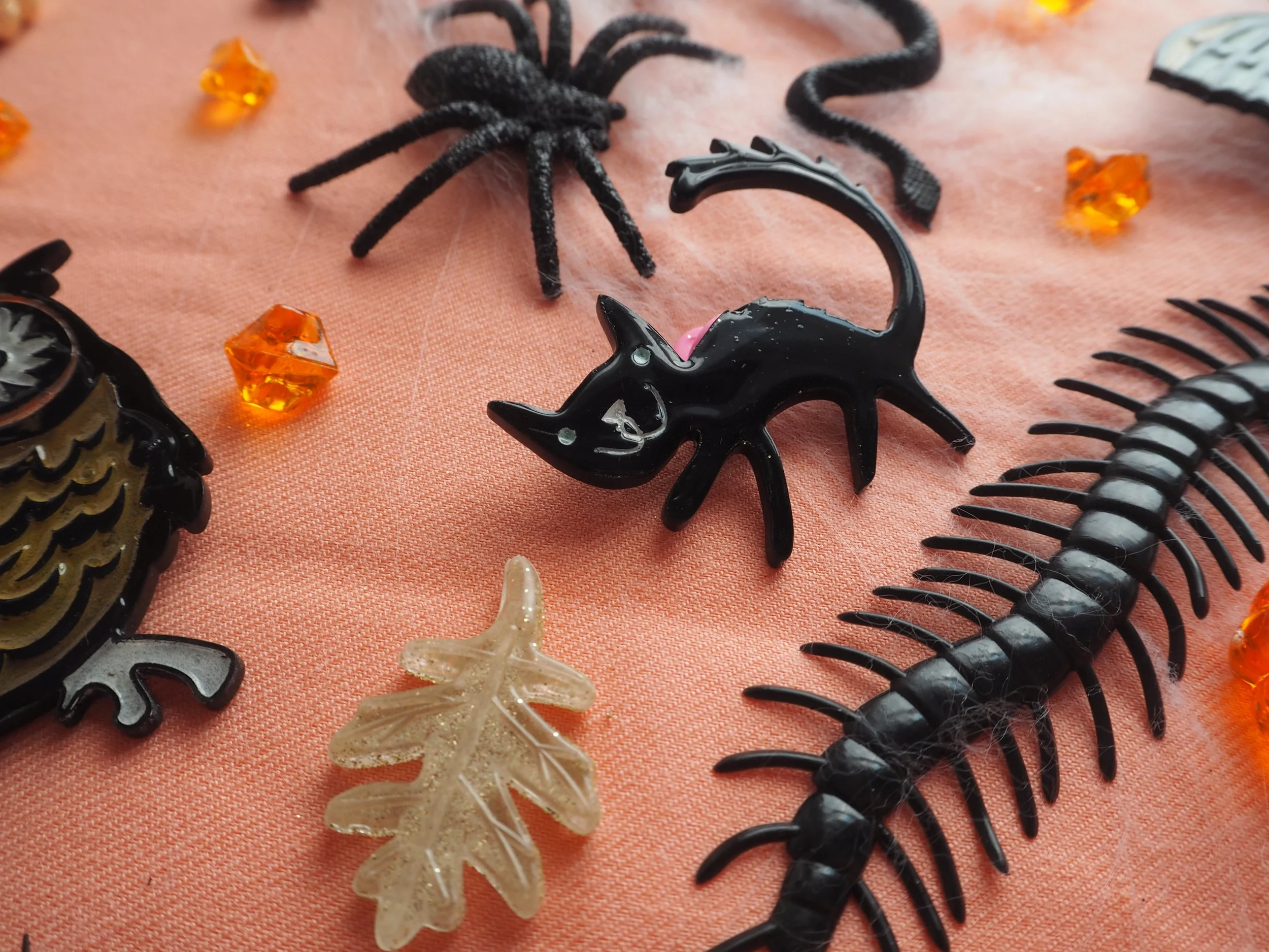 Halloween Pins050155.JPG