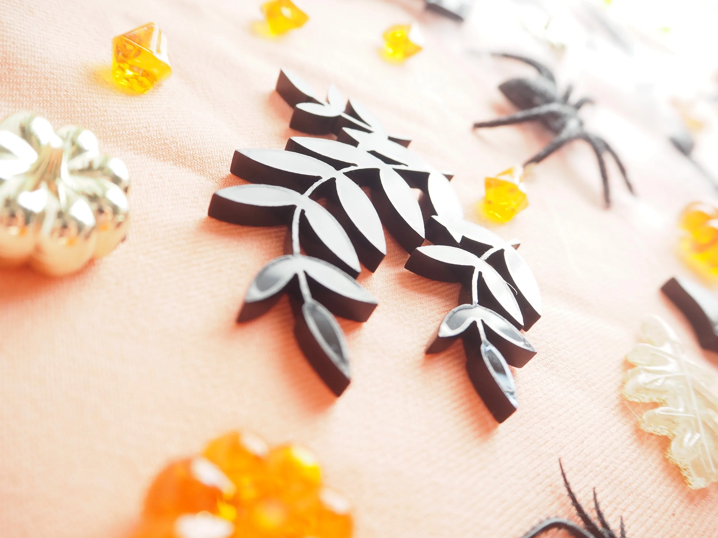 Halloween Garland Pieces050209.JPG