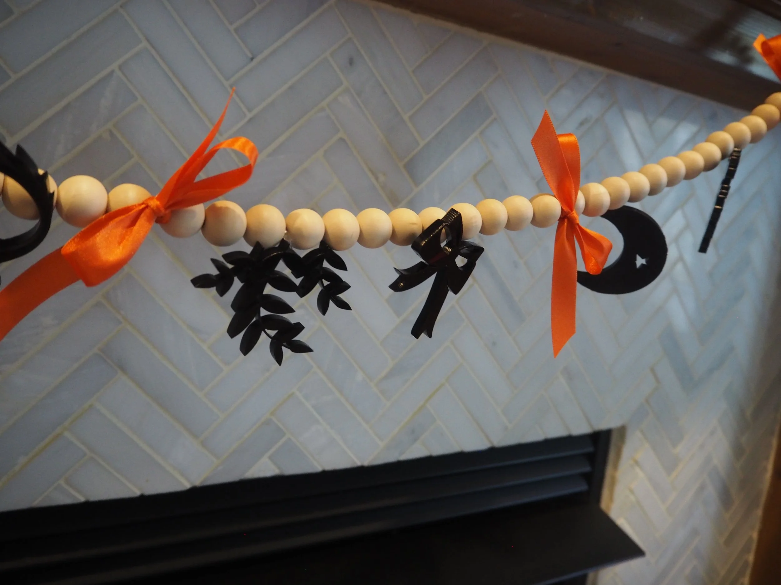 Halloween Garland Pieces030114.JPG