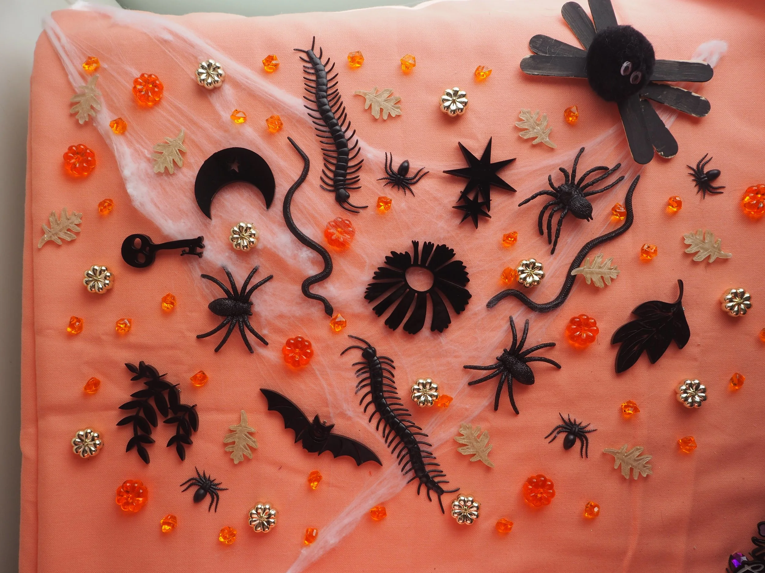 Halloween Garland Pieces050193.JPG