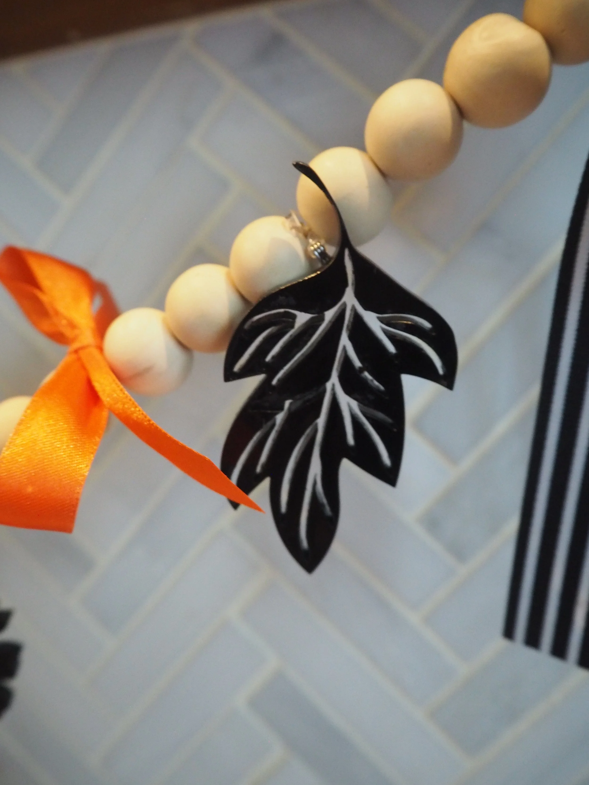 Halloween Garland Pieces030100.JPG