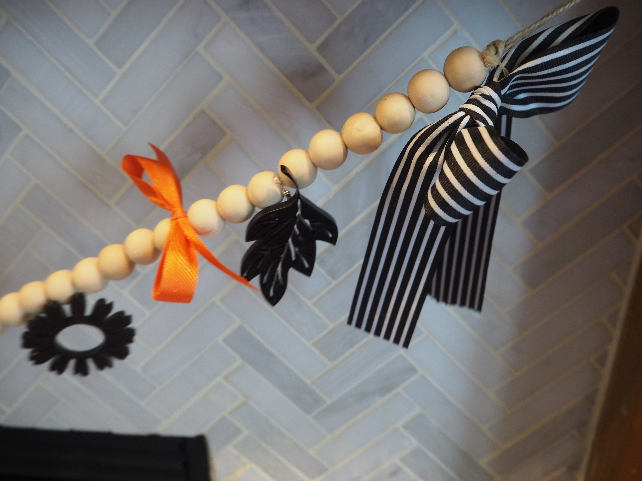 Halloween Garland Pieces030099.JPG