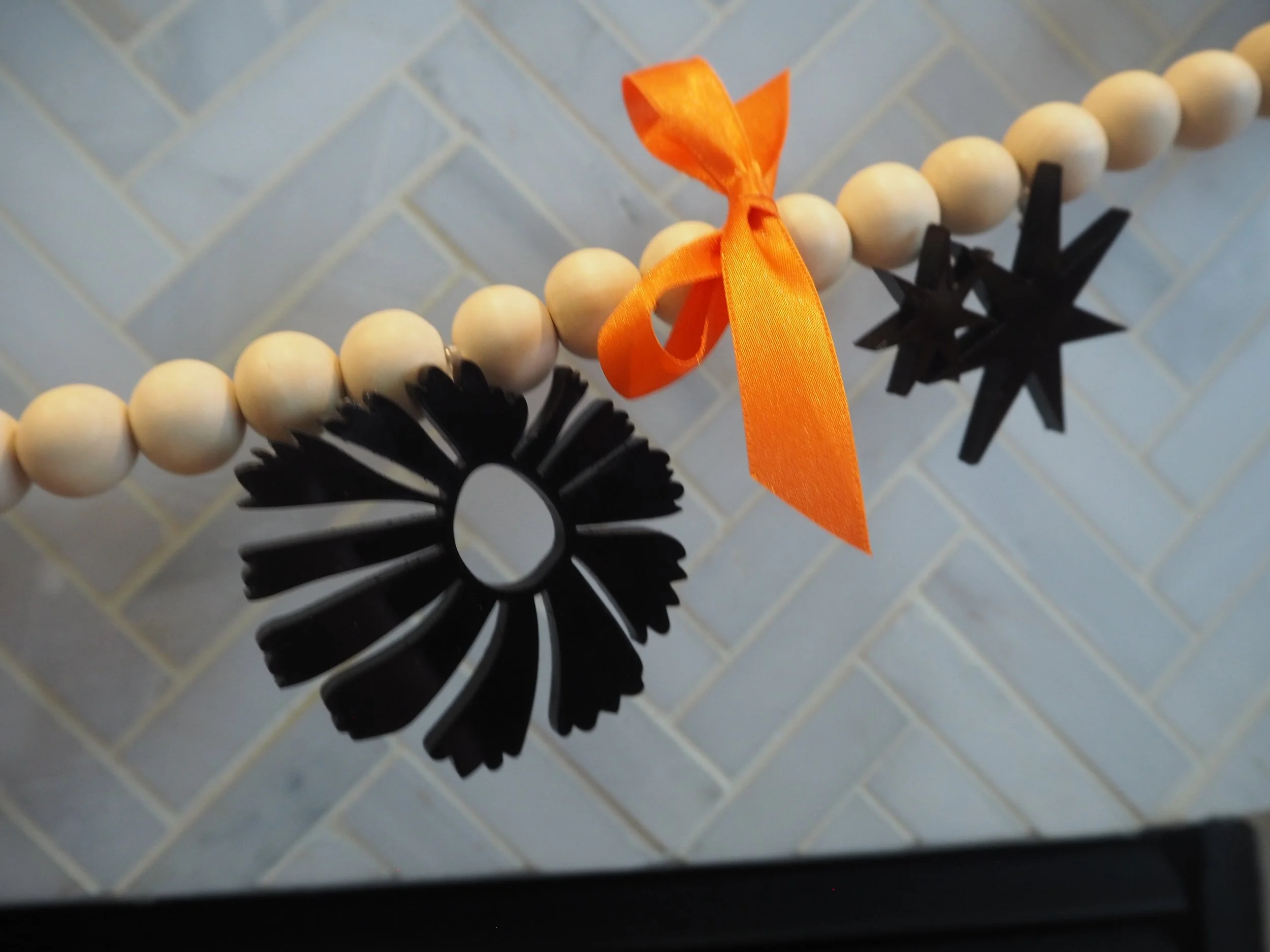 Halloween Garland Pieces030096.JPG