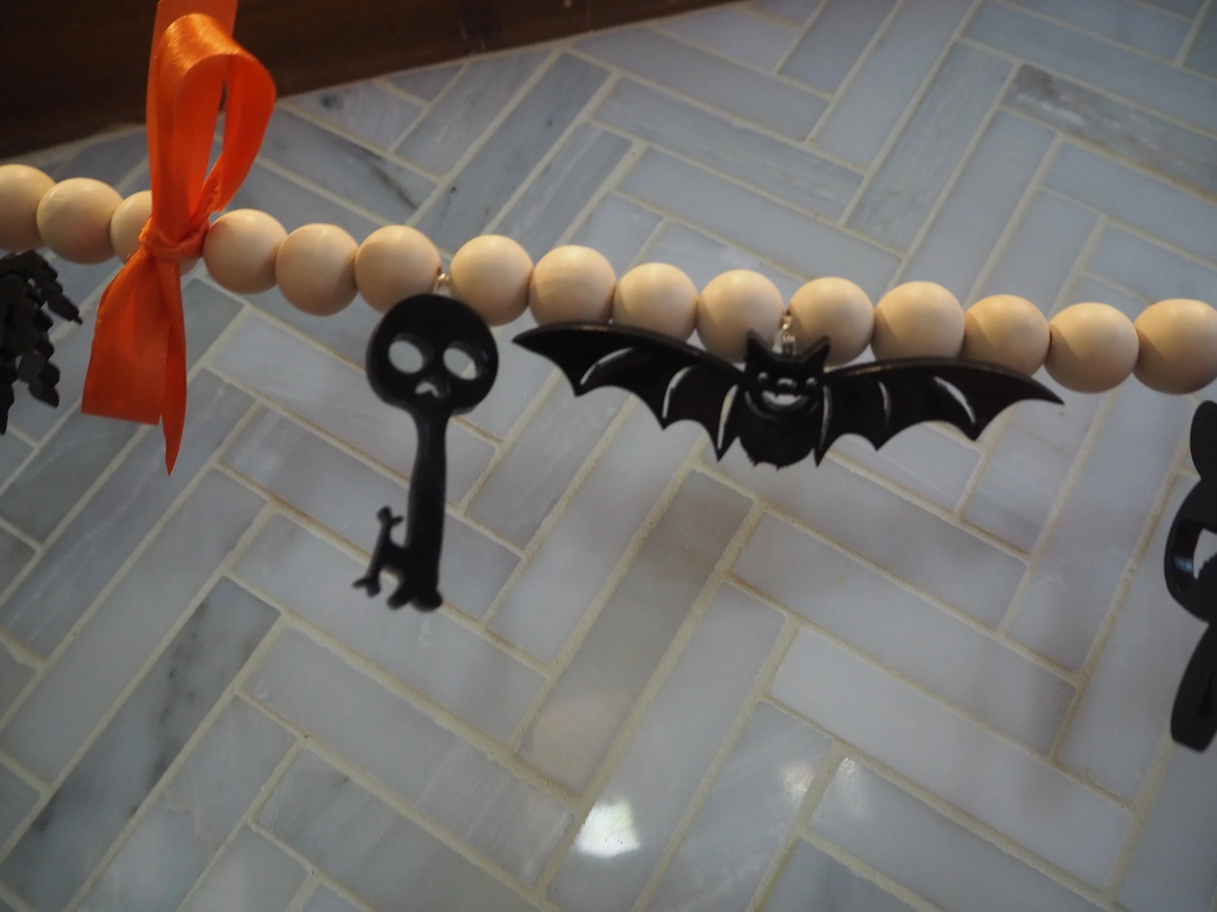 Halloween Garland Pieces030066.JPG