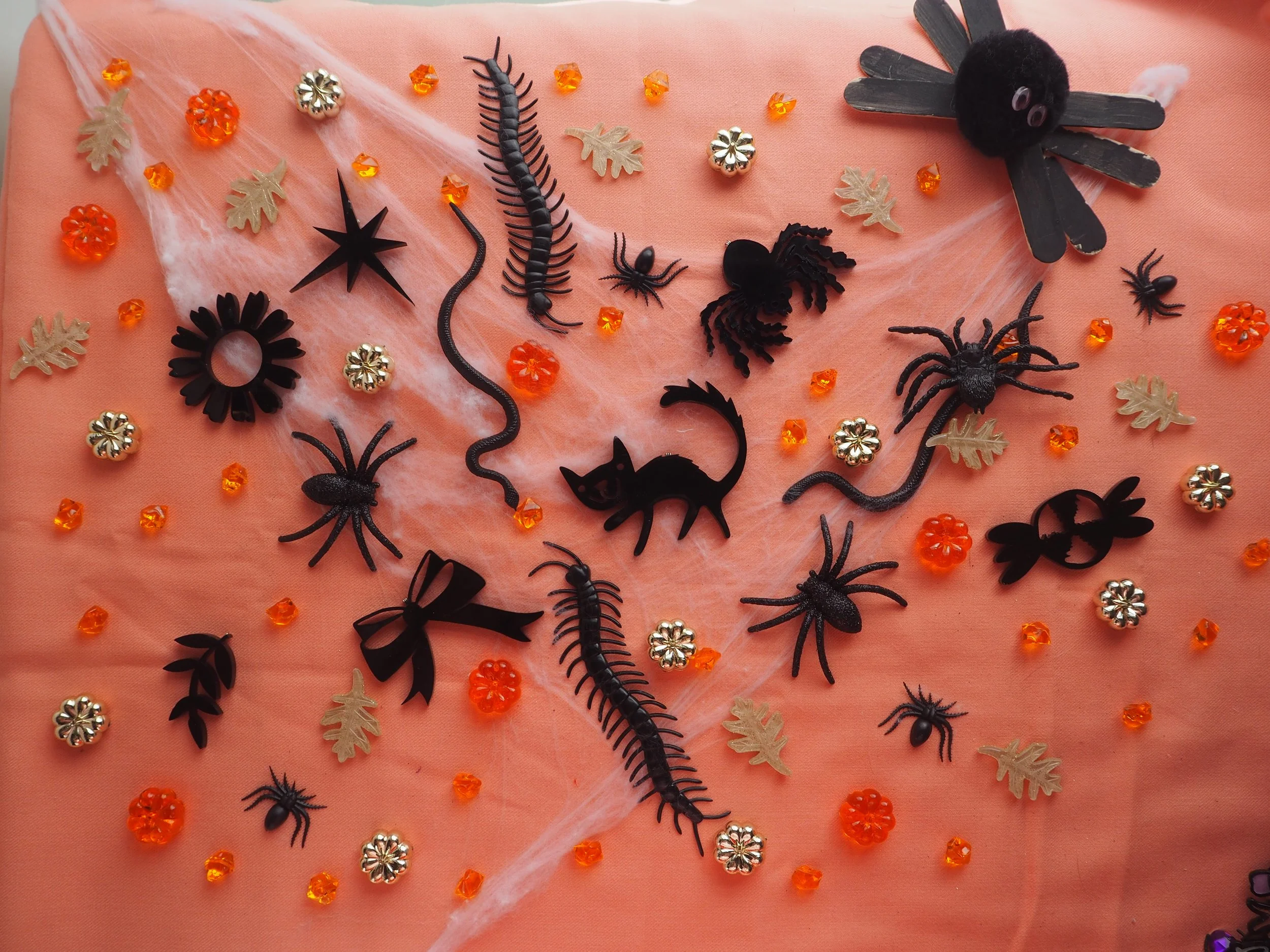 Halloween Garland Pieces050172.JPG