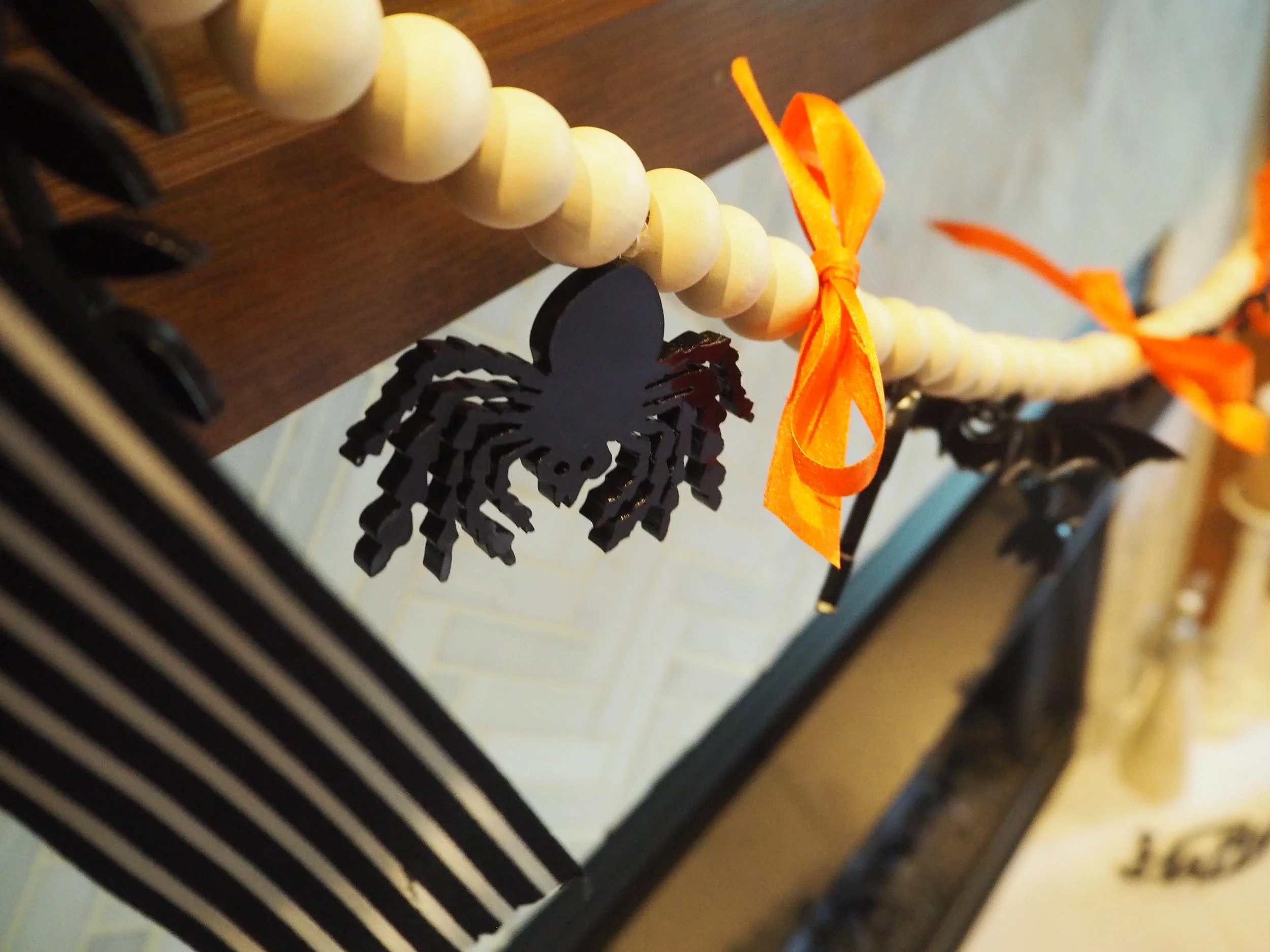 Halloween Garland Pieces030106.JPG