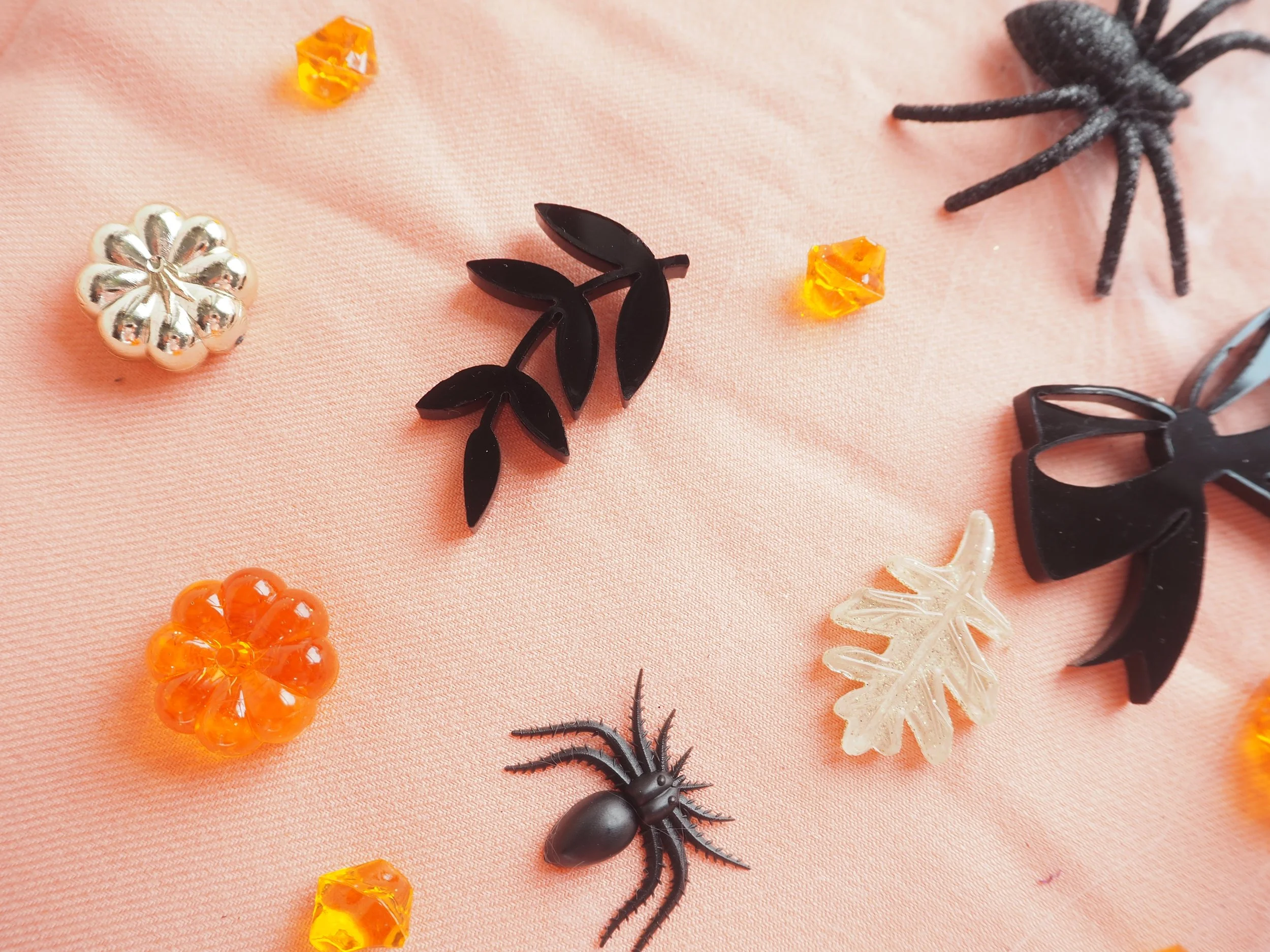 Halloween Garland Pieces050173.JPG