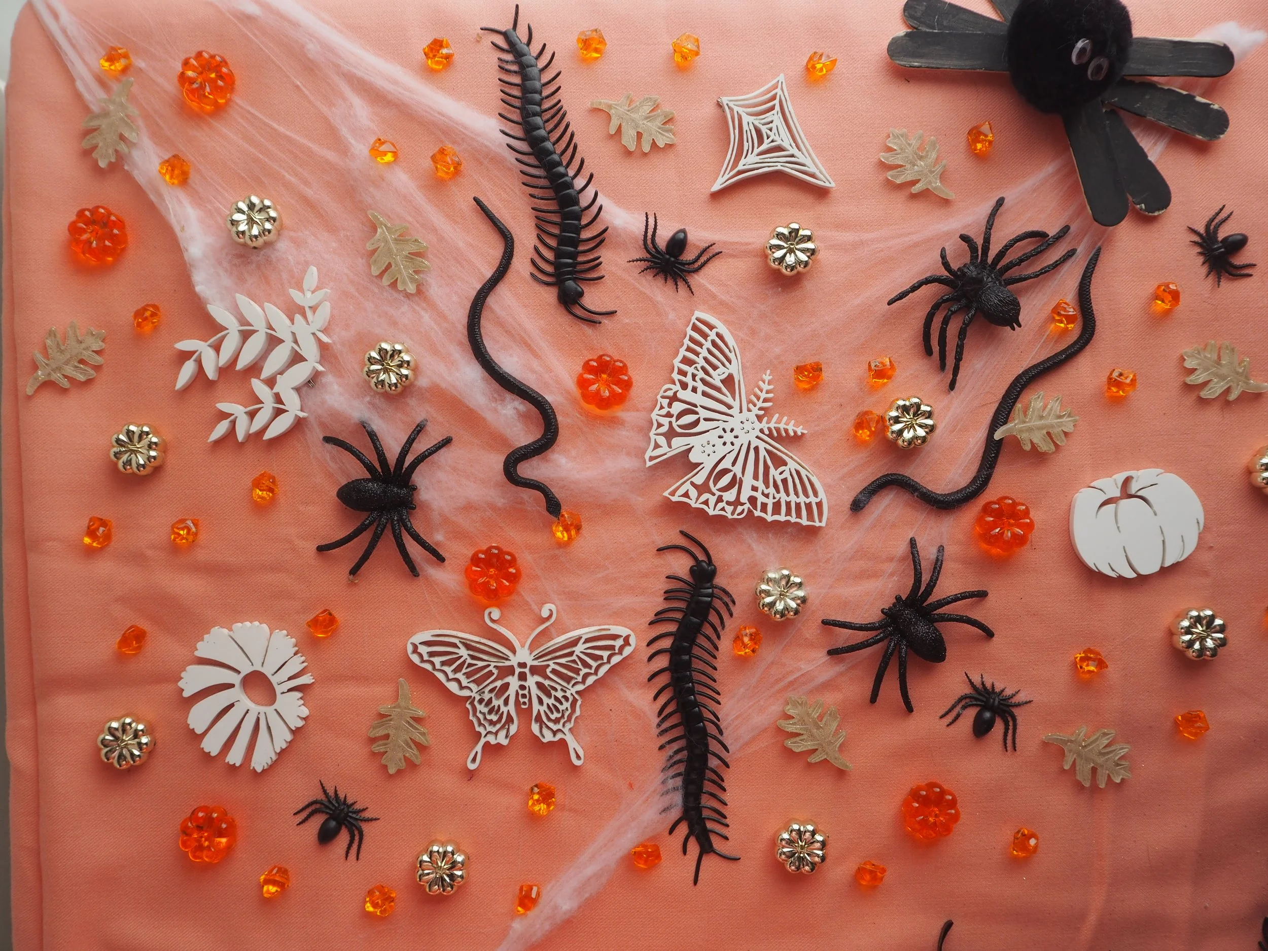 Halloween Garland Pieces050224.JPG