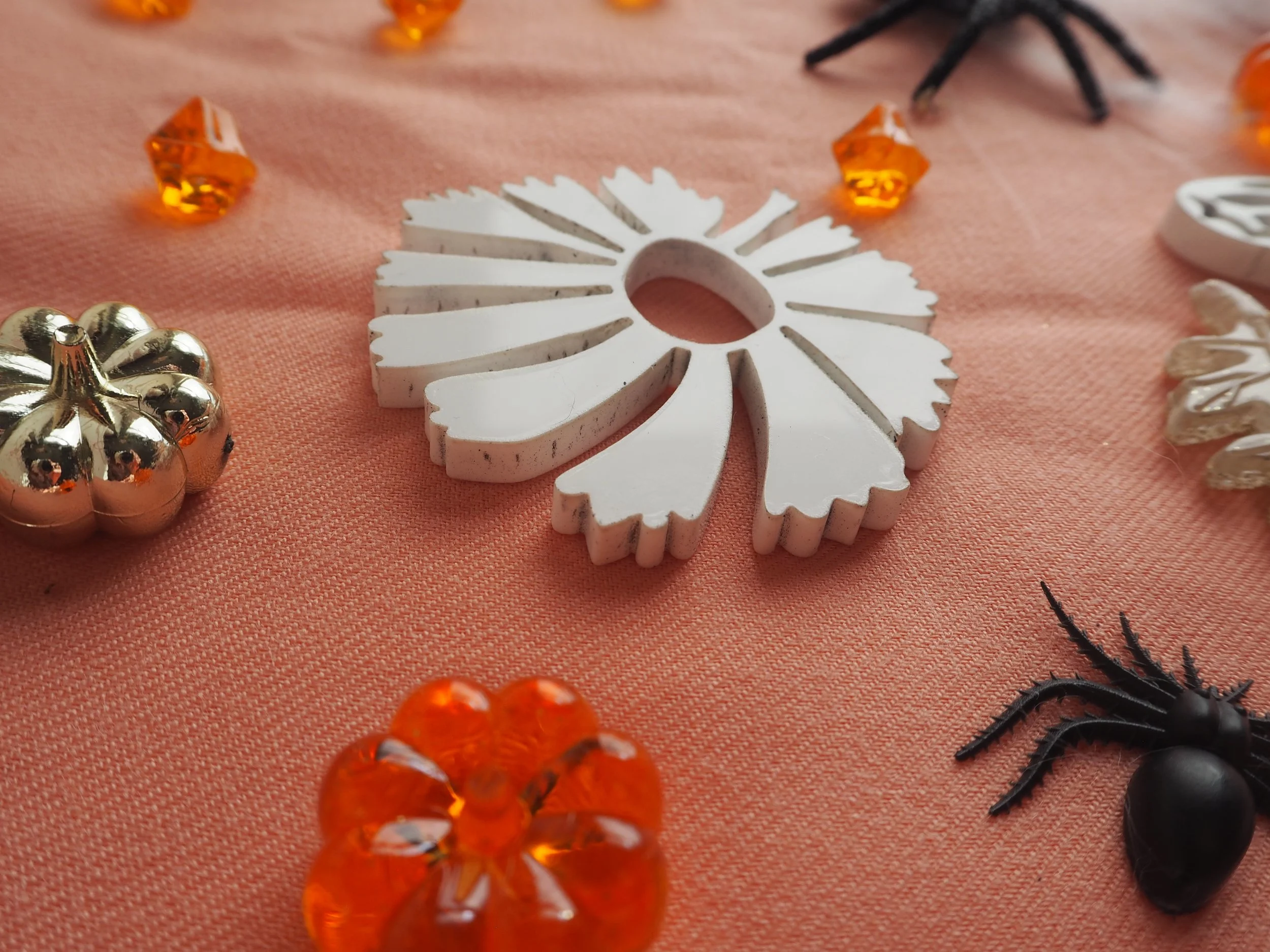 Halloween Garland Pieces050234.JPG