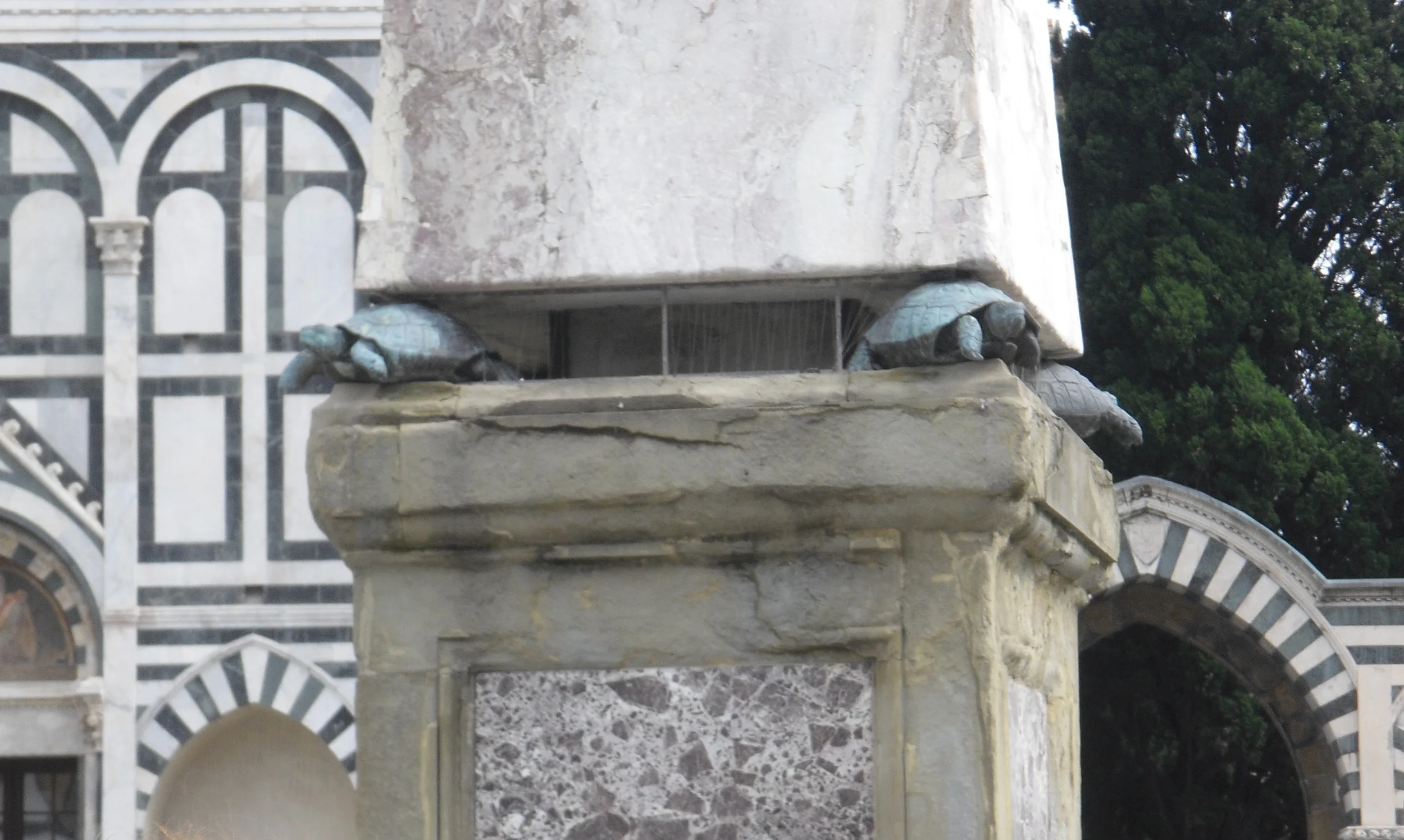 Detail of turtles on the obelisk. Photos by me.