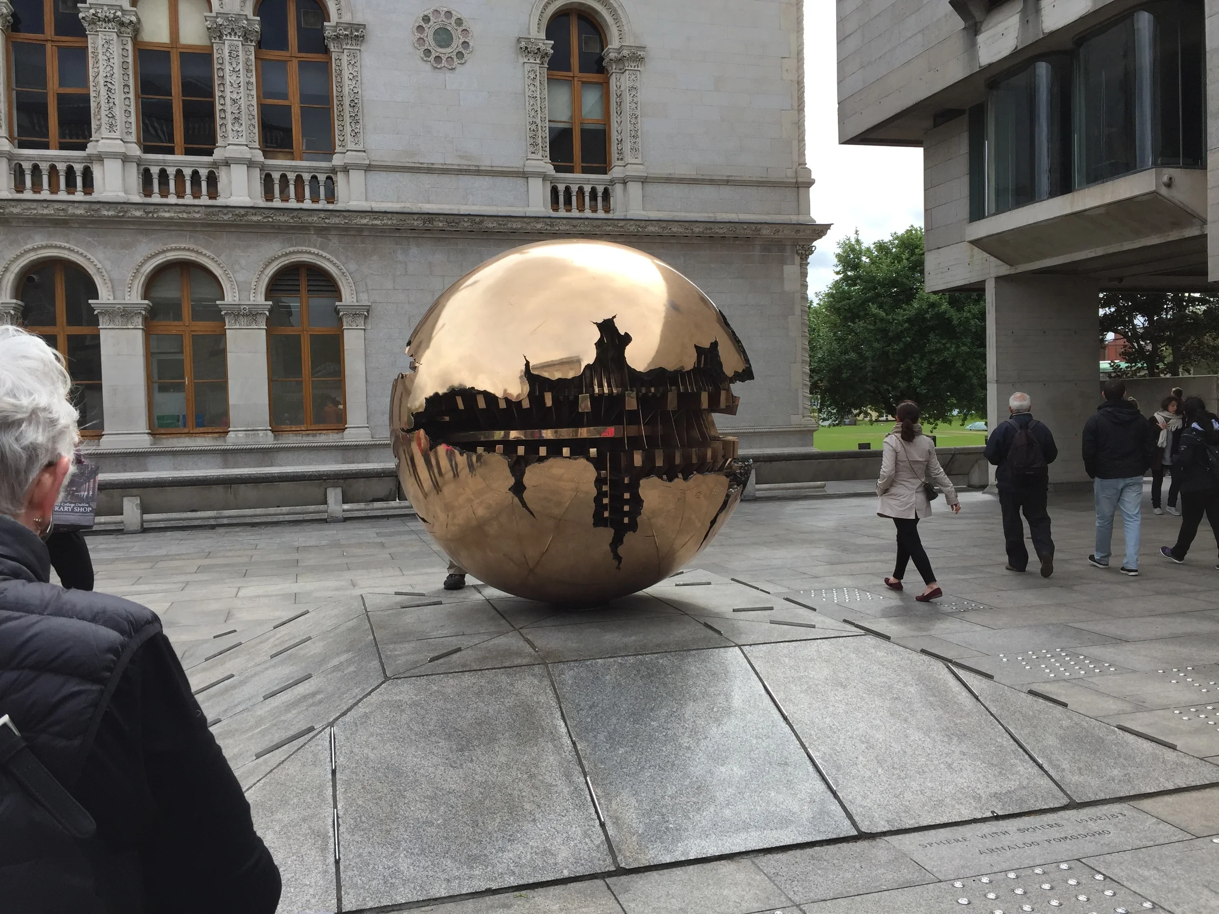 Sfera, Trinity College, Dublin