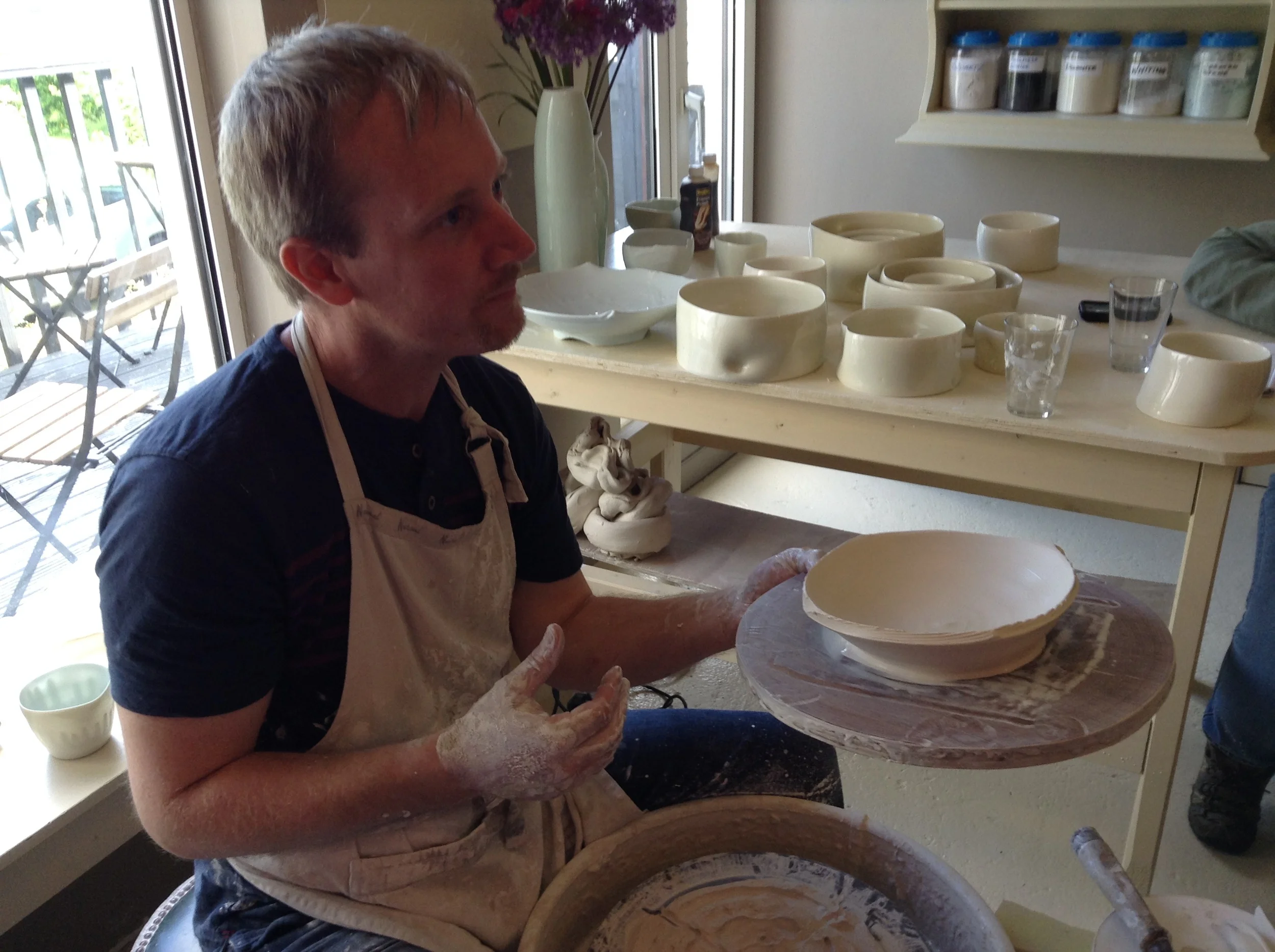 Robert Lee demo in what can only be described as the most pristine, wonderfully organised studio I have ever seen. His Mom even made apple pie for dessert for us, after lunch of course.