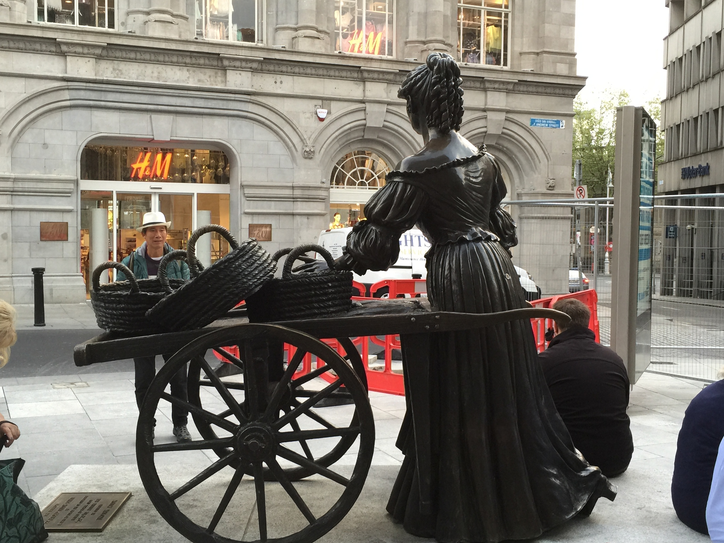 Sculpture of Molly Malone.