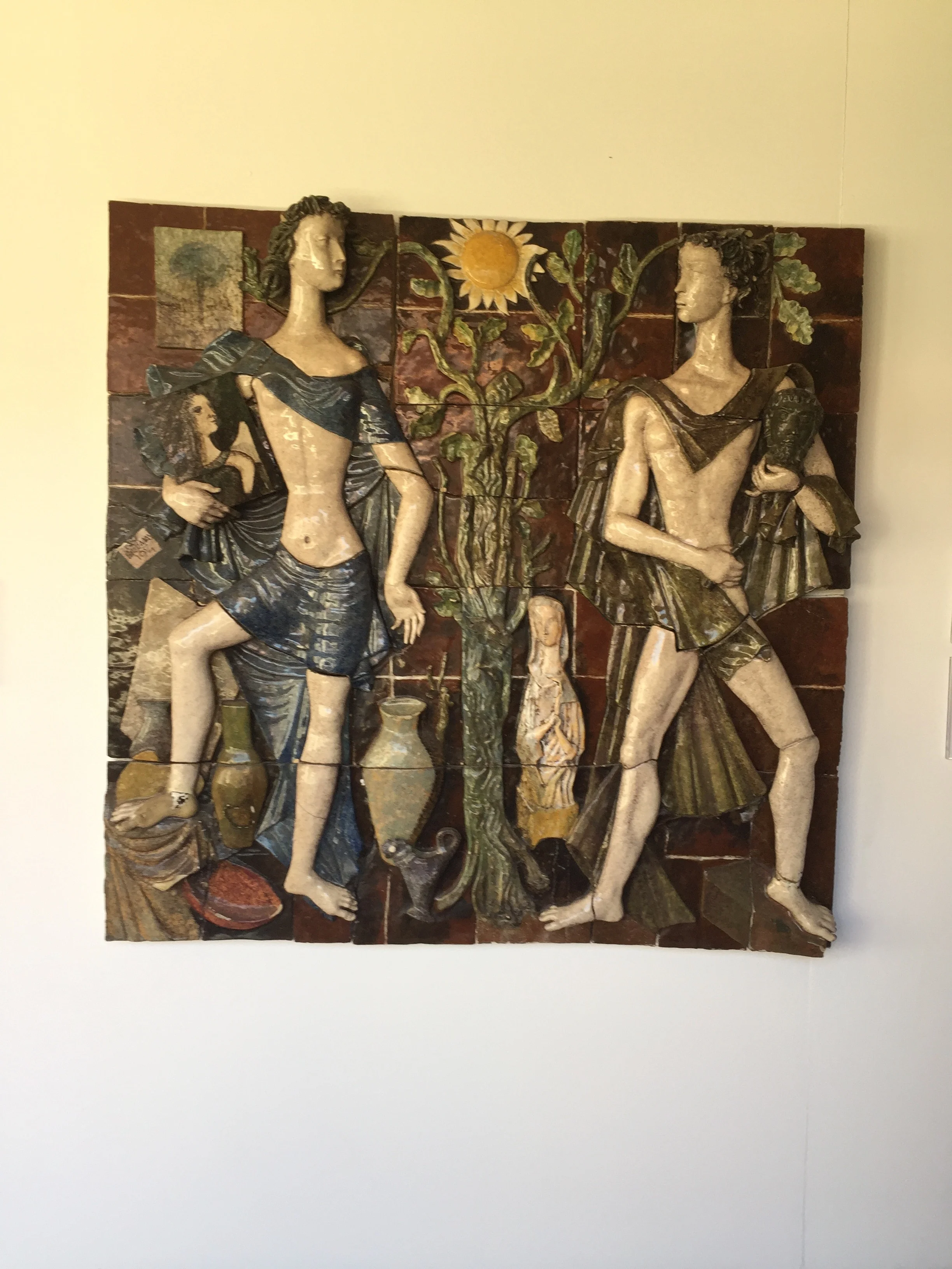 Representation of the archetypes of Sculpture and Painting in tile.