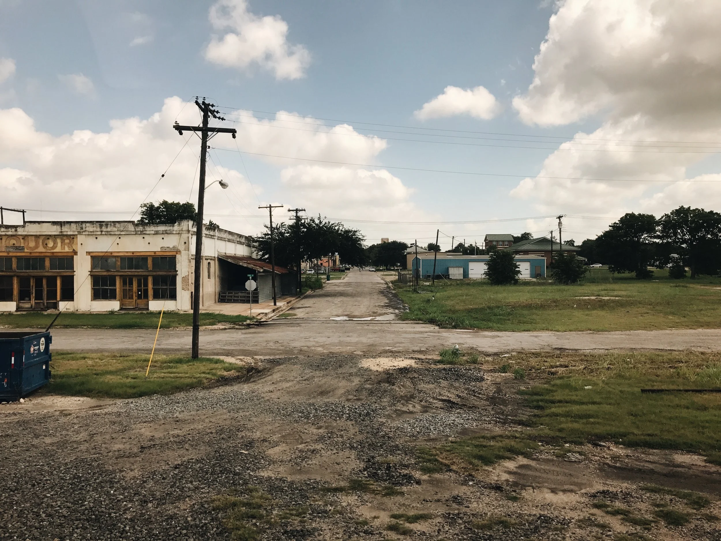 Crumbling roads and abandonned buildings near Taylor, TX