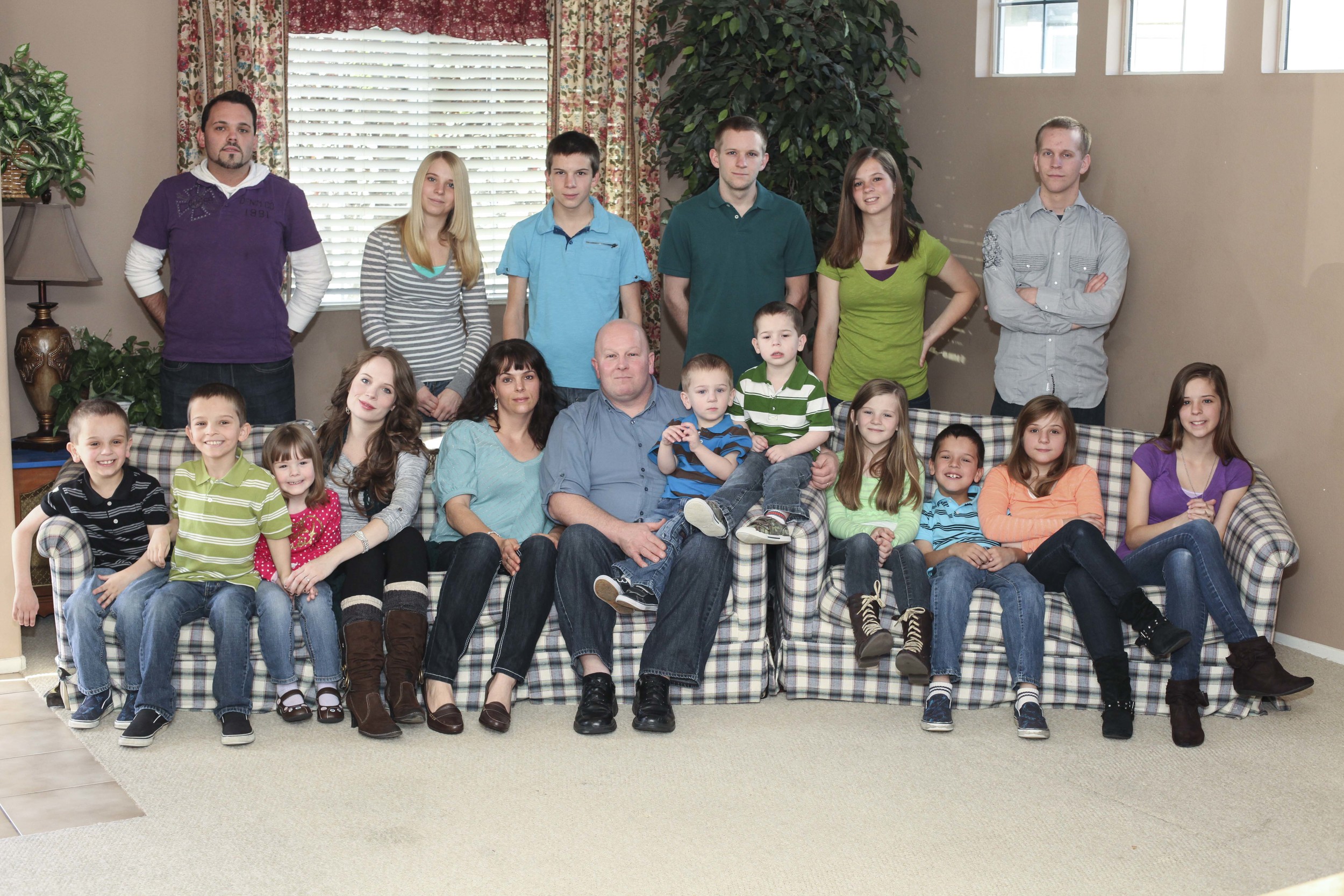 The Big Cason Family Are Expecting Their 17th Child
