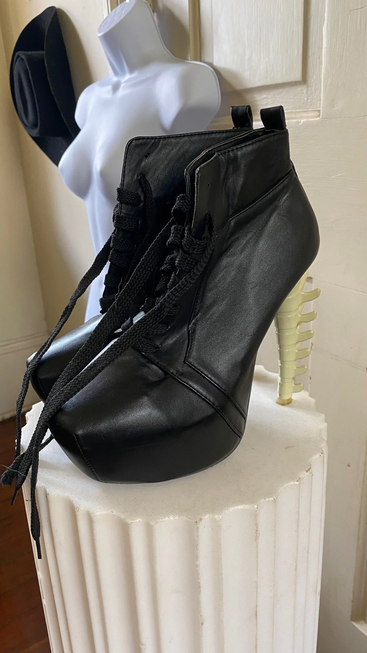 AEEDE8DE-9C75-4D36-A122-628BD67C6575