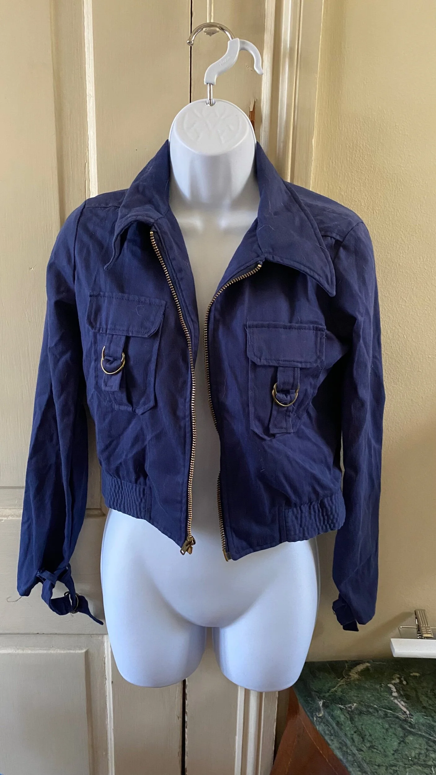 ADC707E5-525B-43B1-8856-529B2CE4E3C7