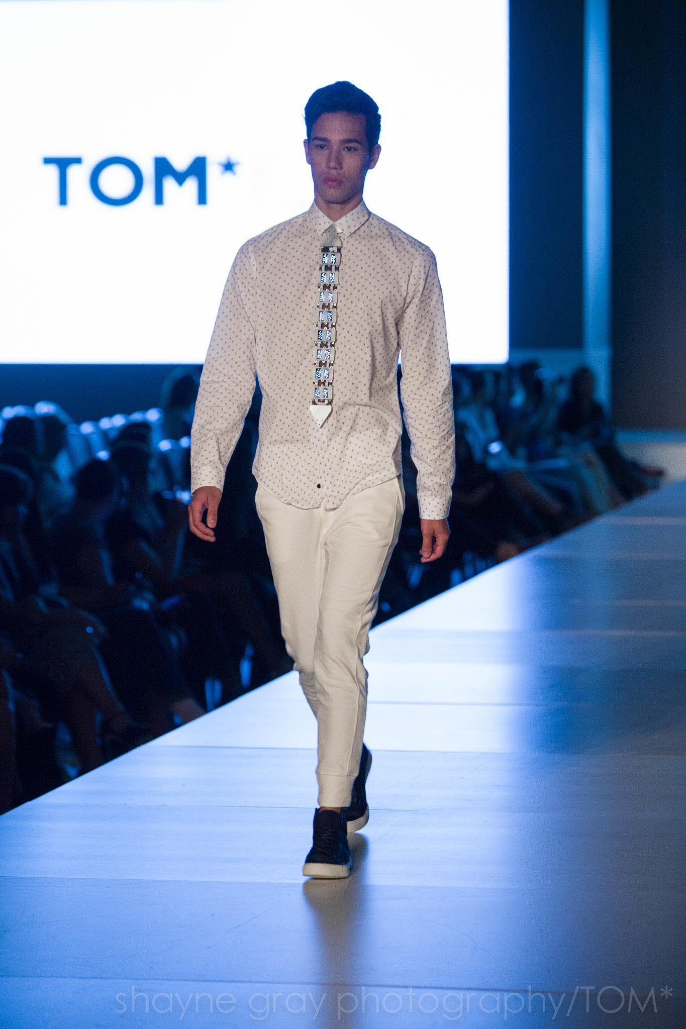 Shayne-Gray-Toronto-men's-fashion_week-TOM-wearables-wearable-technology-8730.jpg