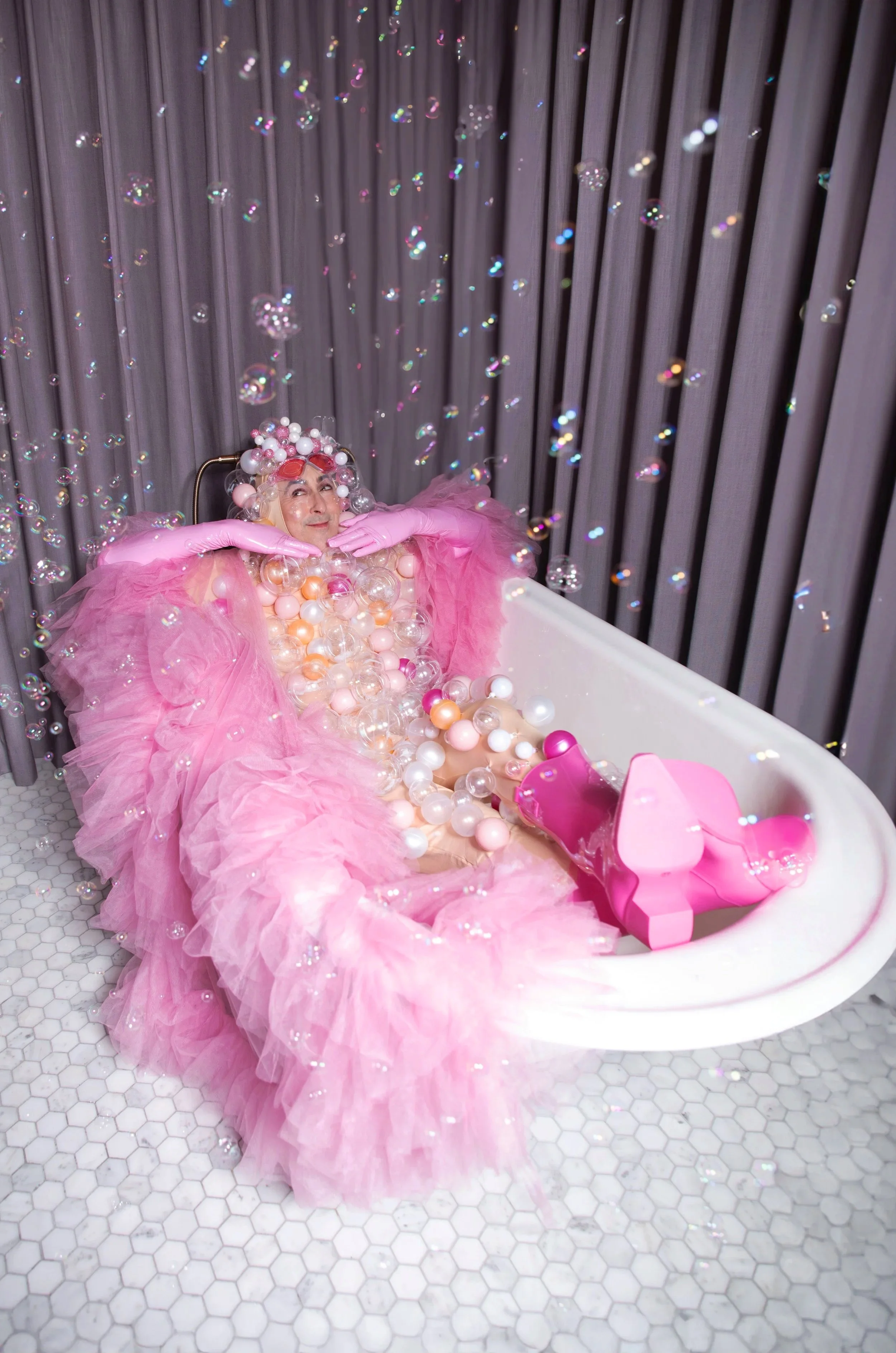 2024_Wussy_Alan-Cumming_Bubbles-1772.jpg