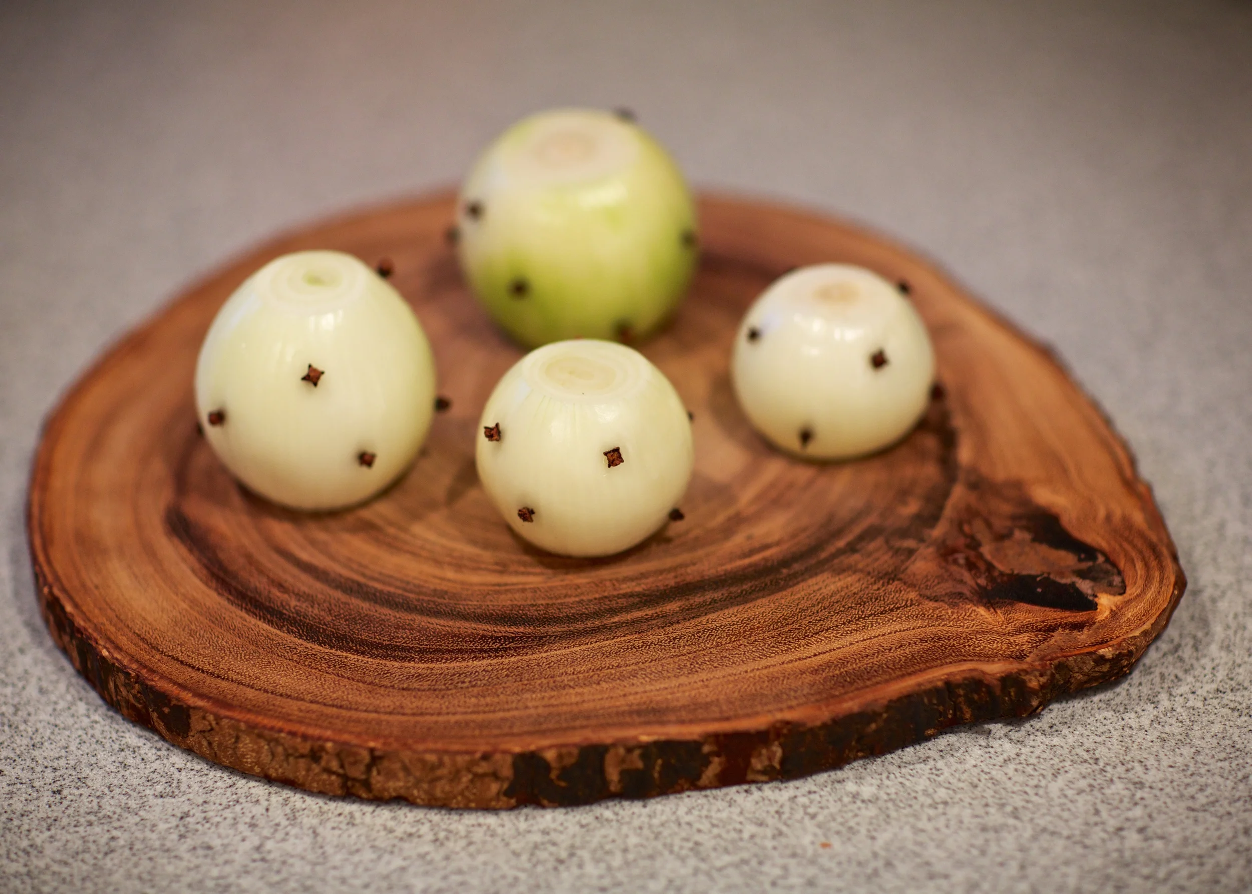 Onions with cloves