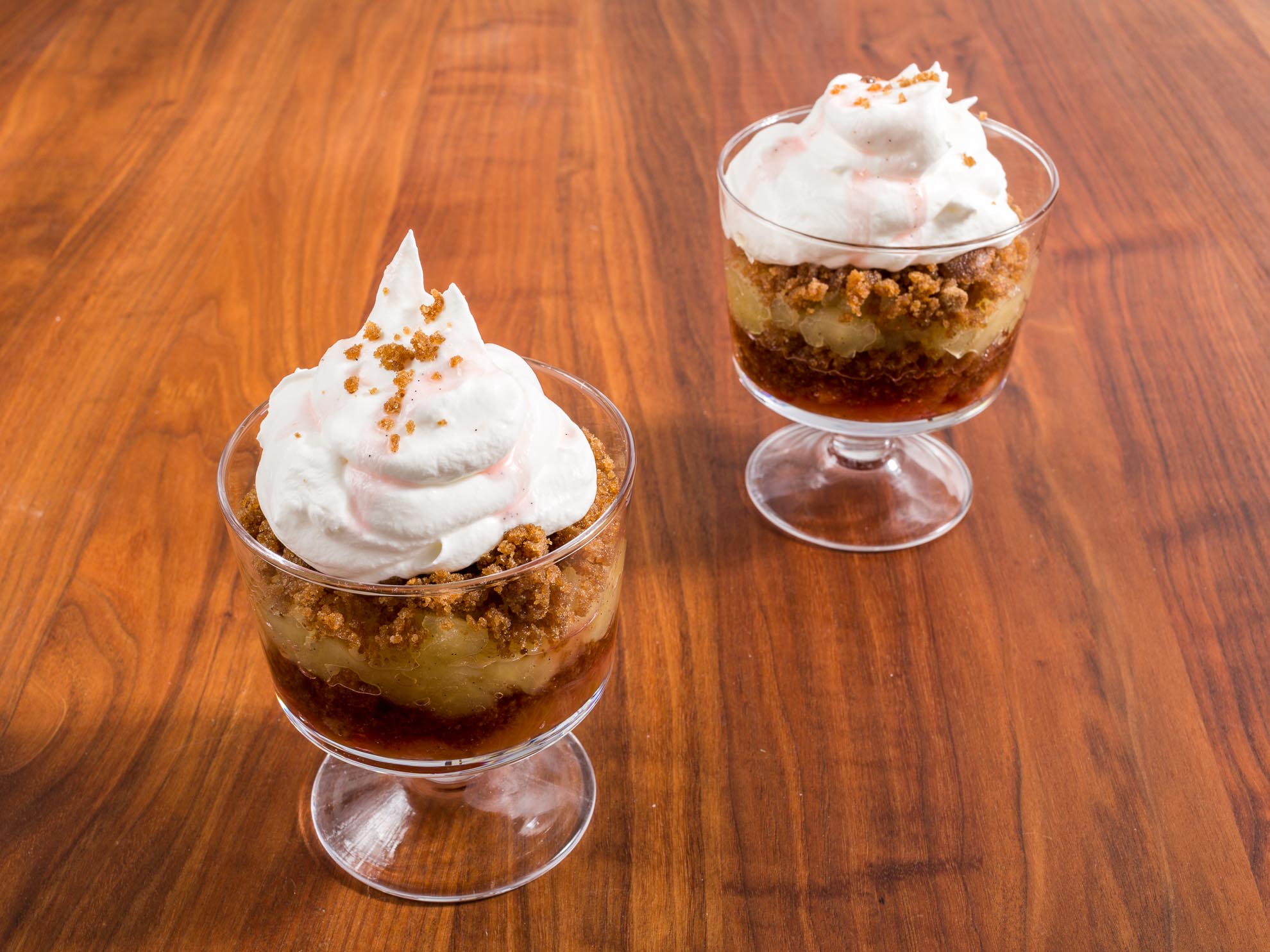 Bondepige med Slør - Apple/Rhubarb Dessert