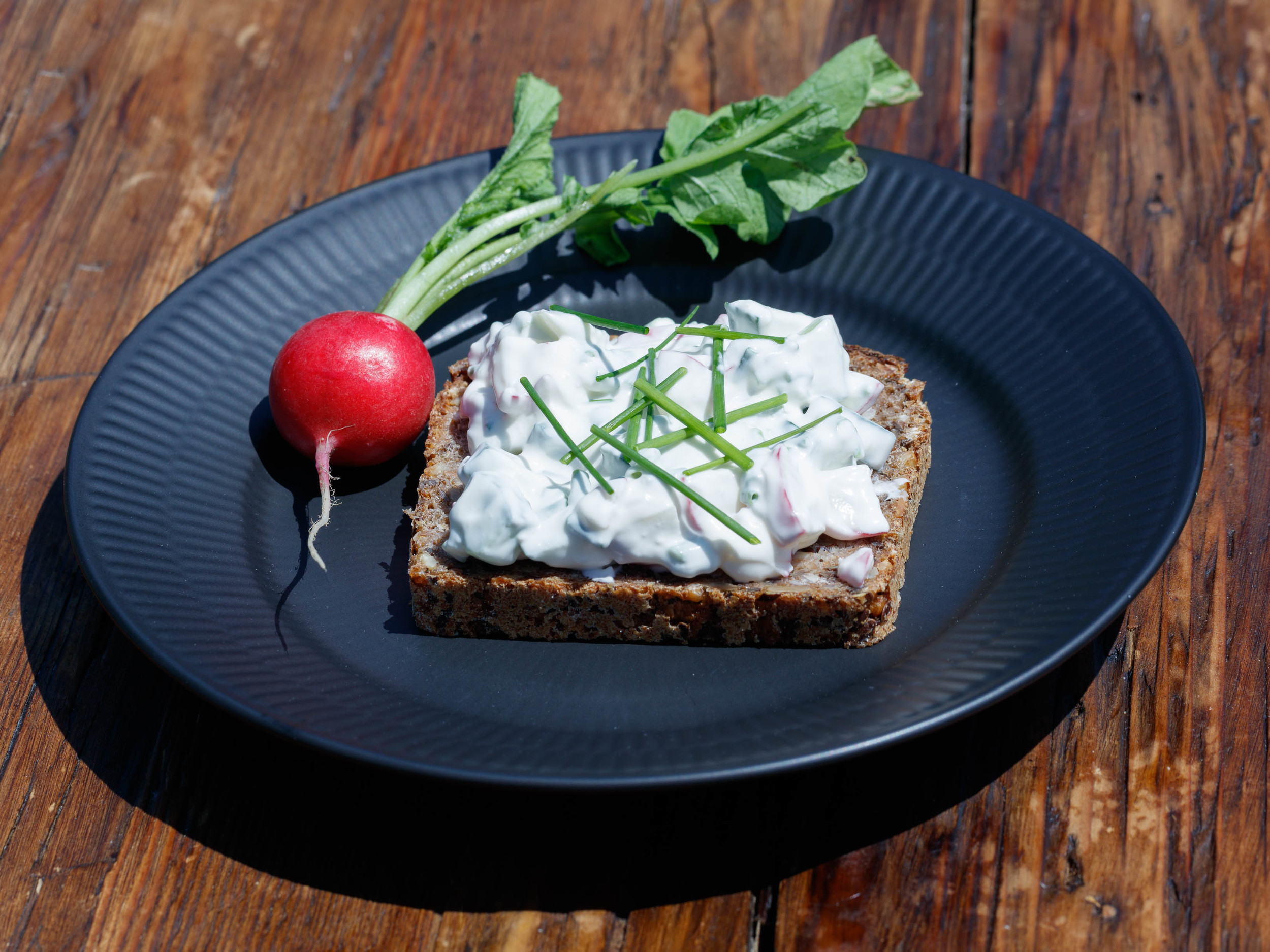Sommersalat - Summer Salad with Smoked Cheese