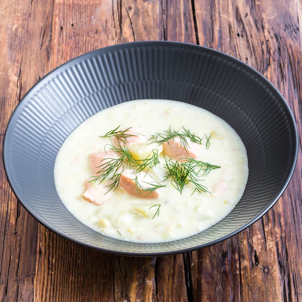 Lakse- og majschowder