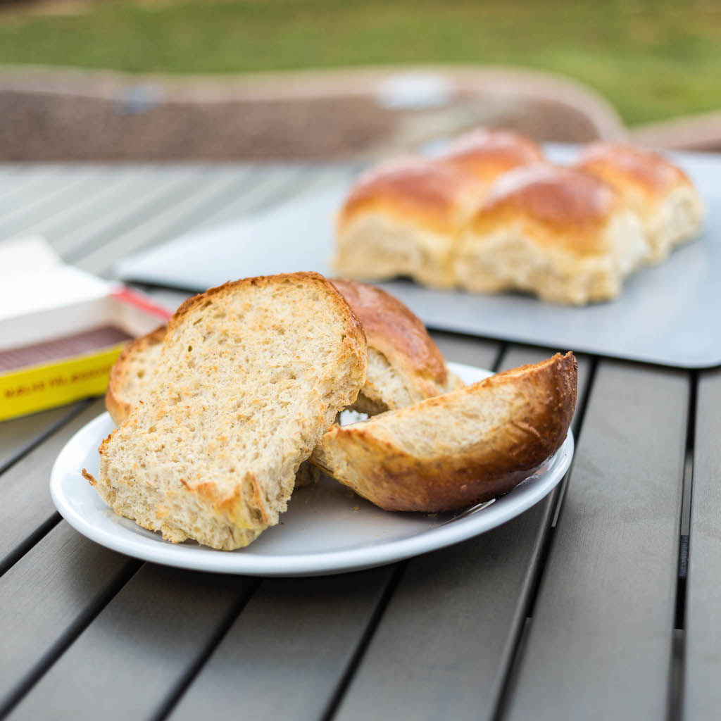 Toasted 3-grain rolls - ristede grove hvedeknopper