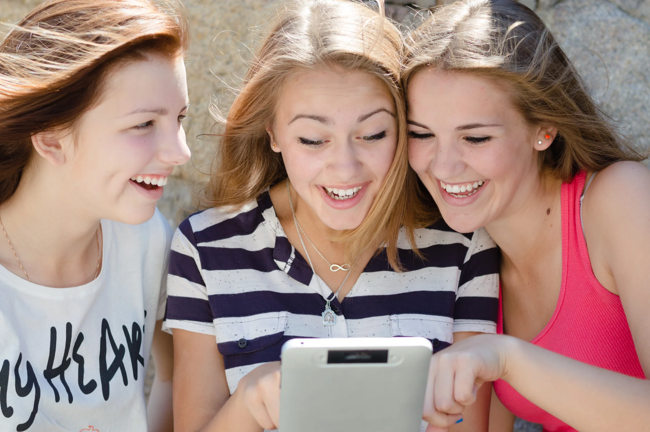 A few Smart Girls checking out the latest in news and recipes for teenage vegetarians (I mean, what else would they be doing?!)